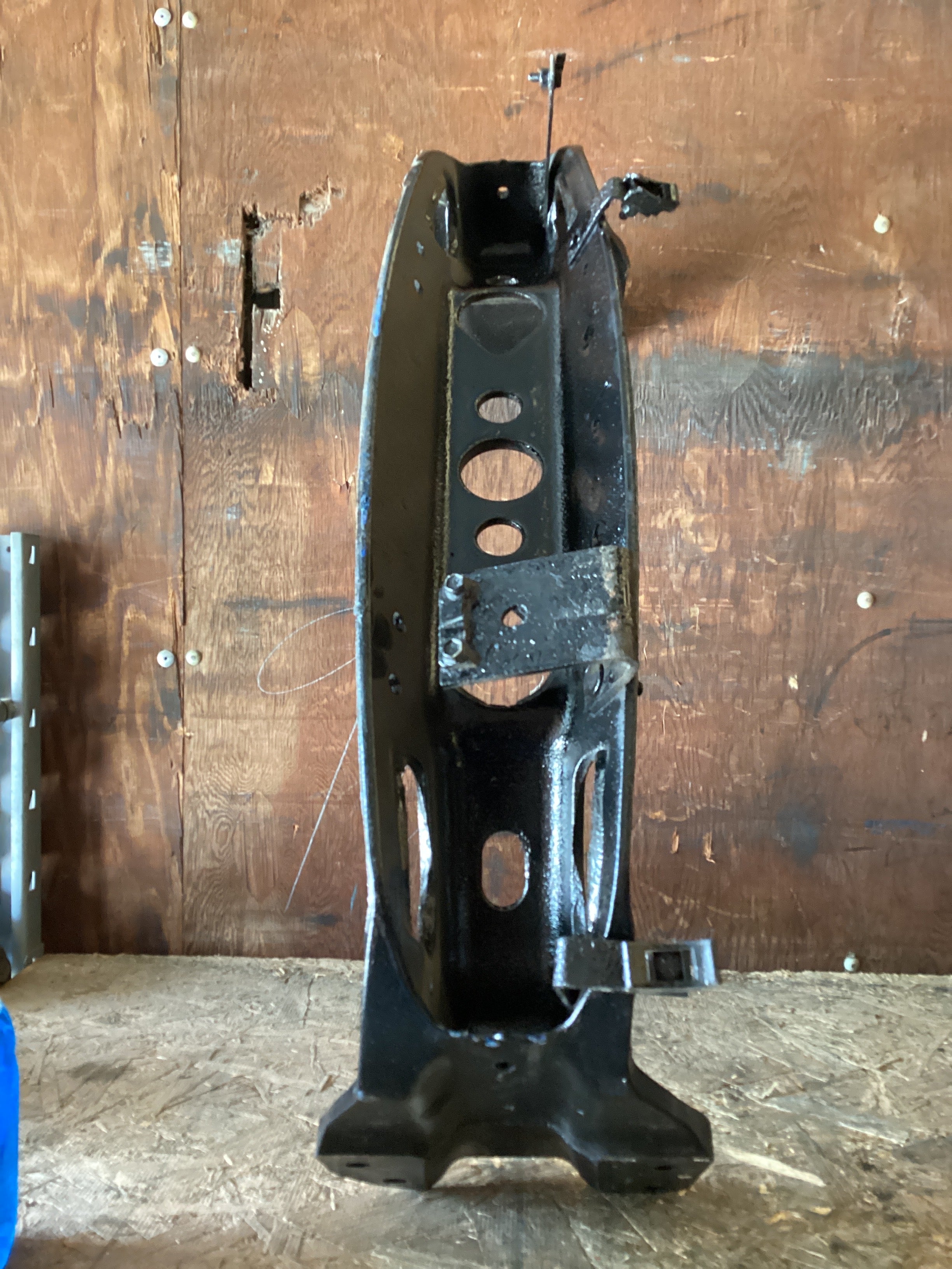 USED | FRAME CROSSMEMBER INTERNATIONAL | SKU1,110