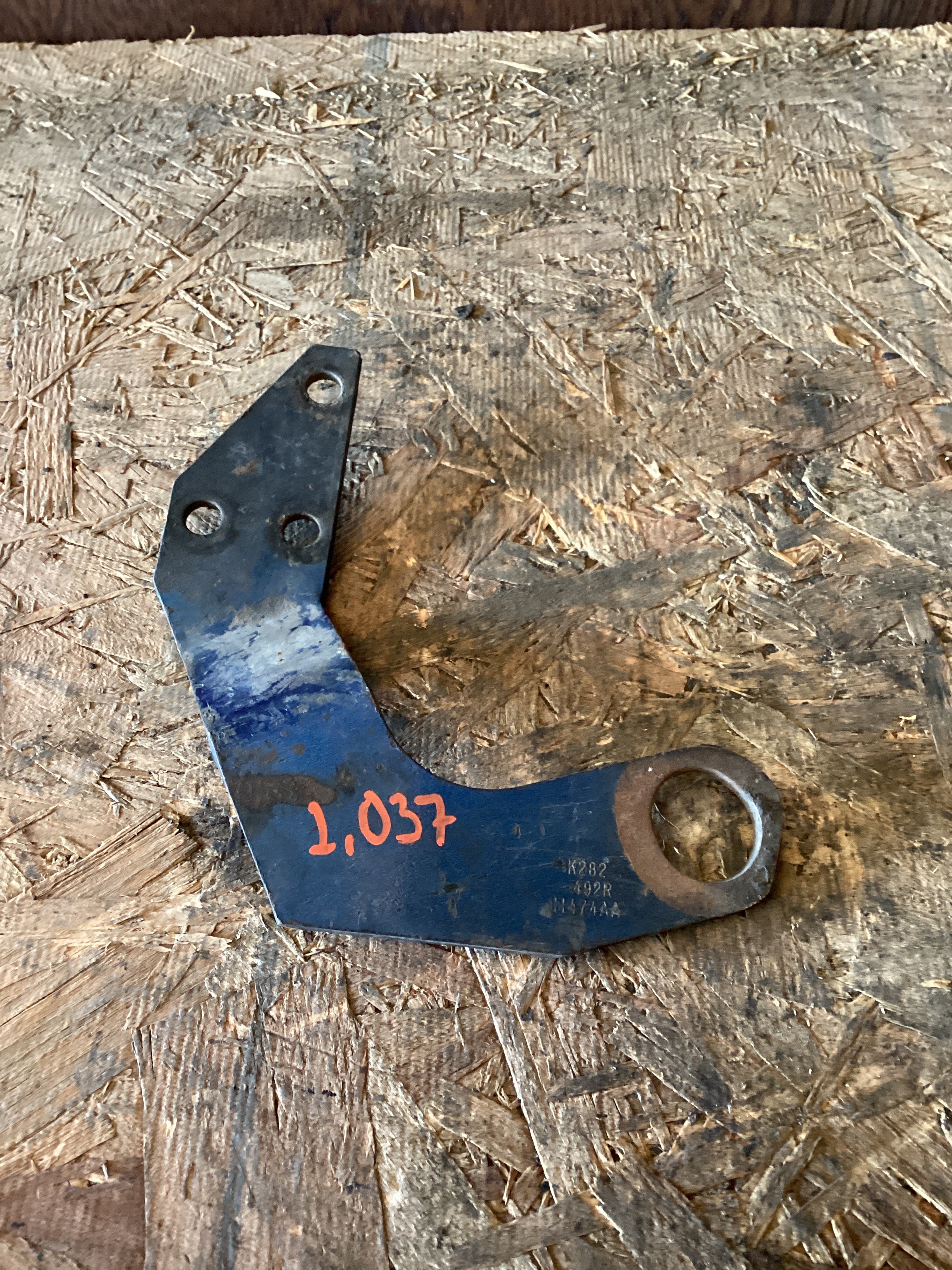 USED | HOOD HINGE BRACKET RHS KENWORTH | SKU1,037