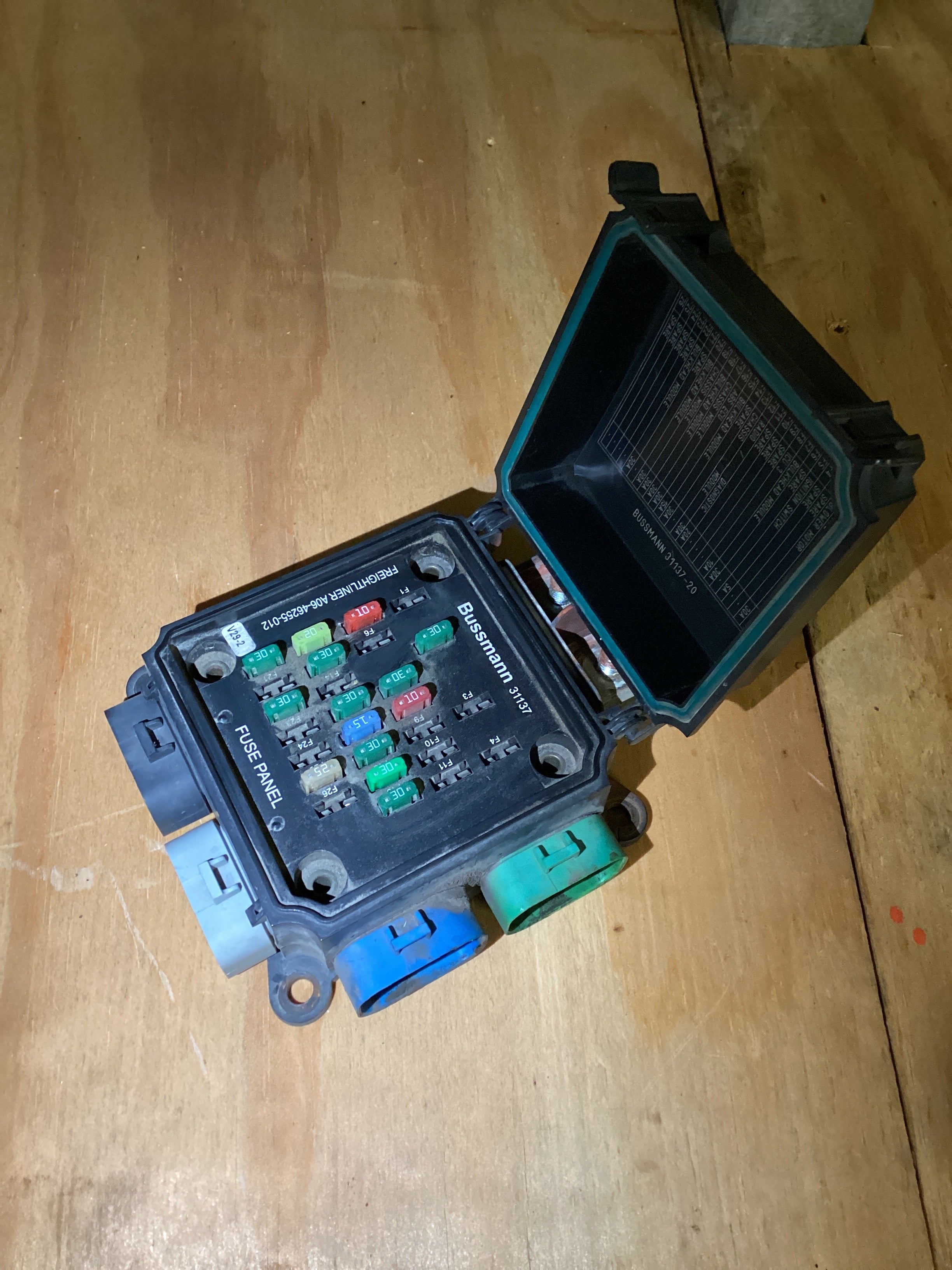 USED | FUSE BOX POWER DISTRIBUTION MODULE WITH BATTERY POST CONNECTION CABLES FREIGHTLINER M2 | SKU1,292