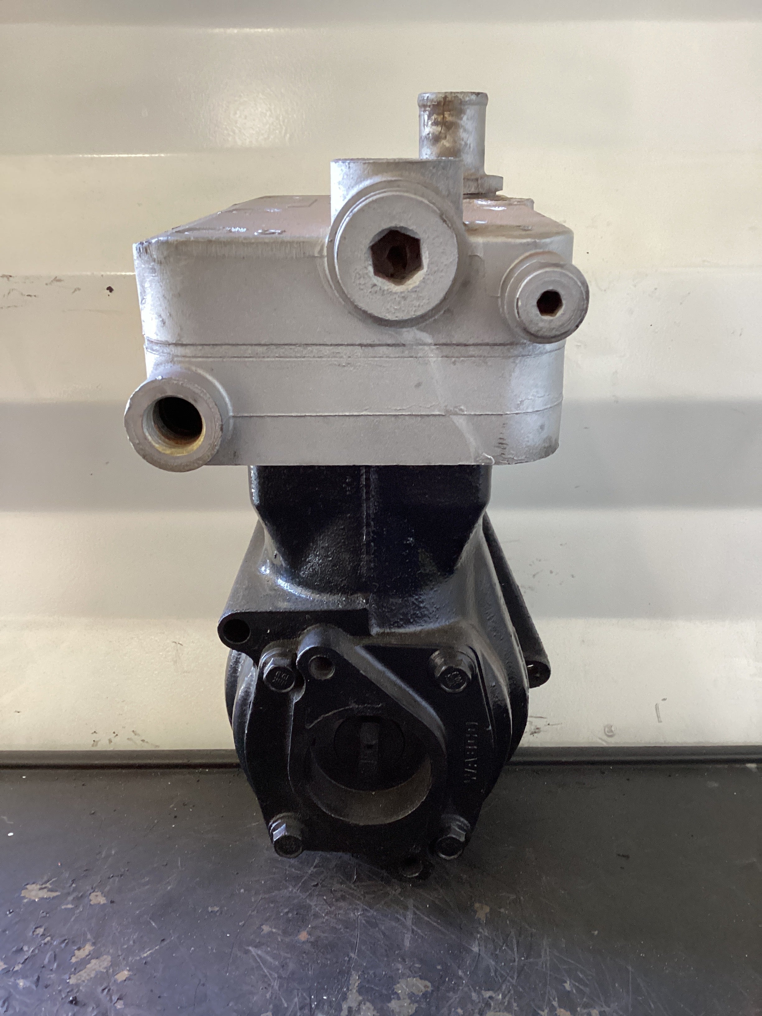 USED | AIR COMPRESSOR MERCEDEZ BENZ MBE4000 | SKU481