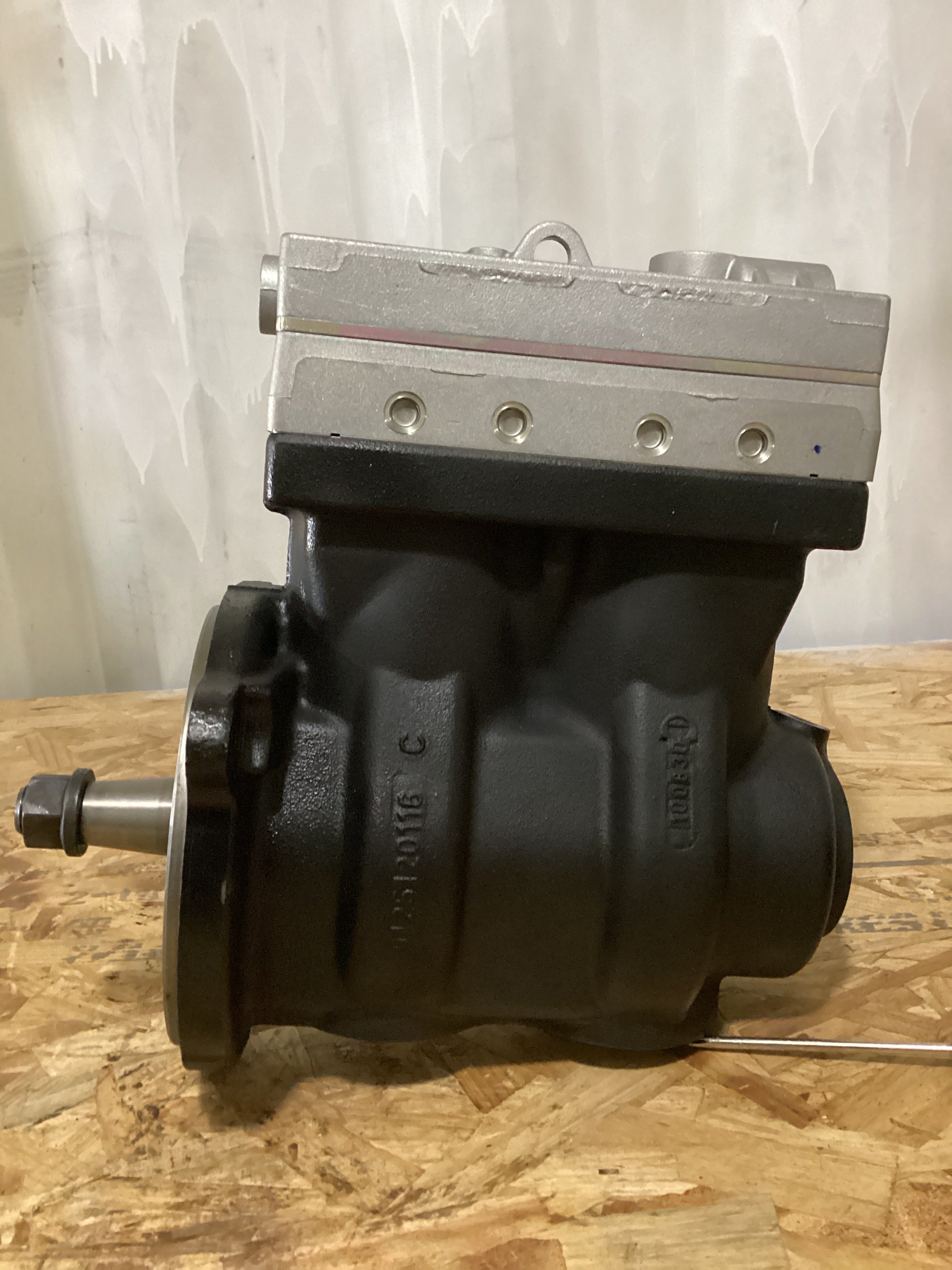 NEW | AIR COMPRESSOR TWIN CYLINDER MACK | SKU723