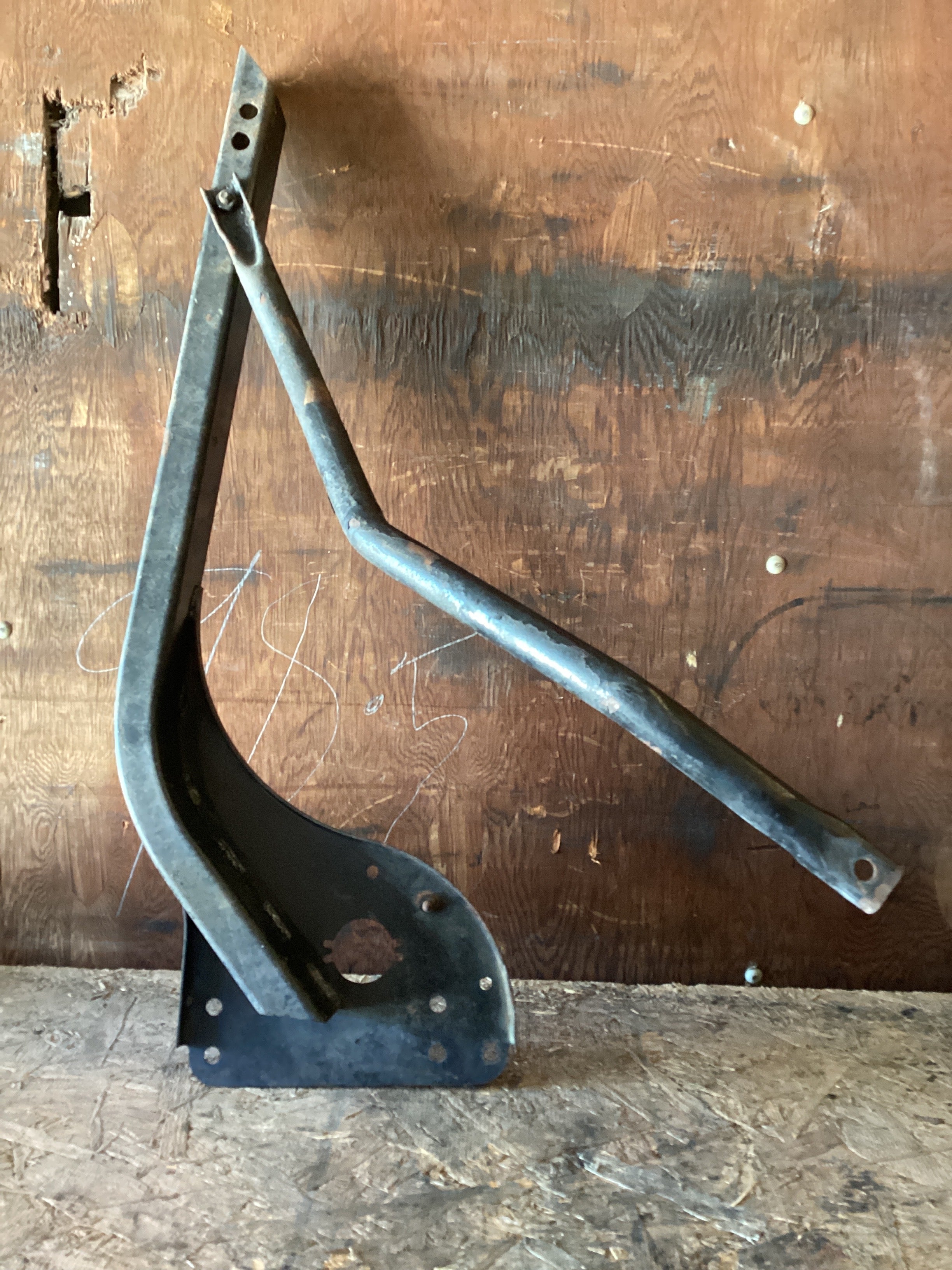 USED | FENDER SUPPORT BRACKET RHS FREIGHTLINER | SKU1,077