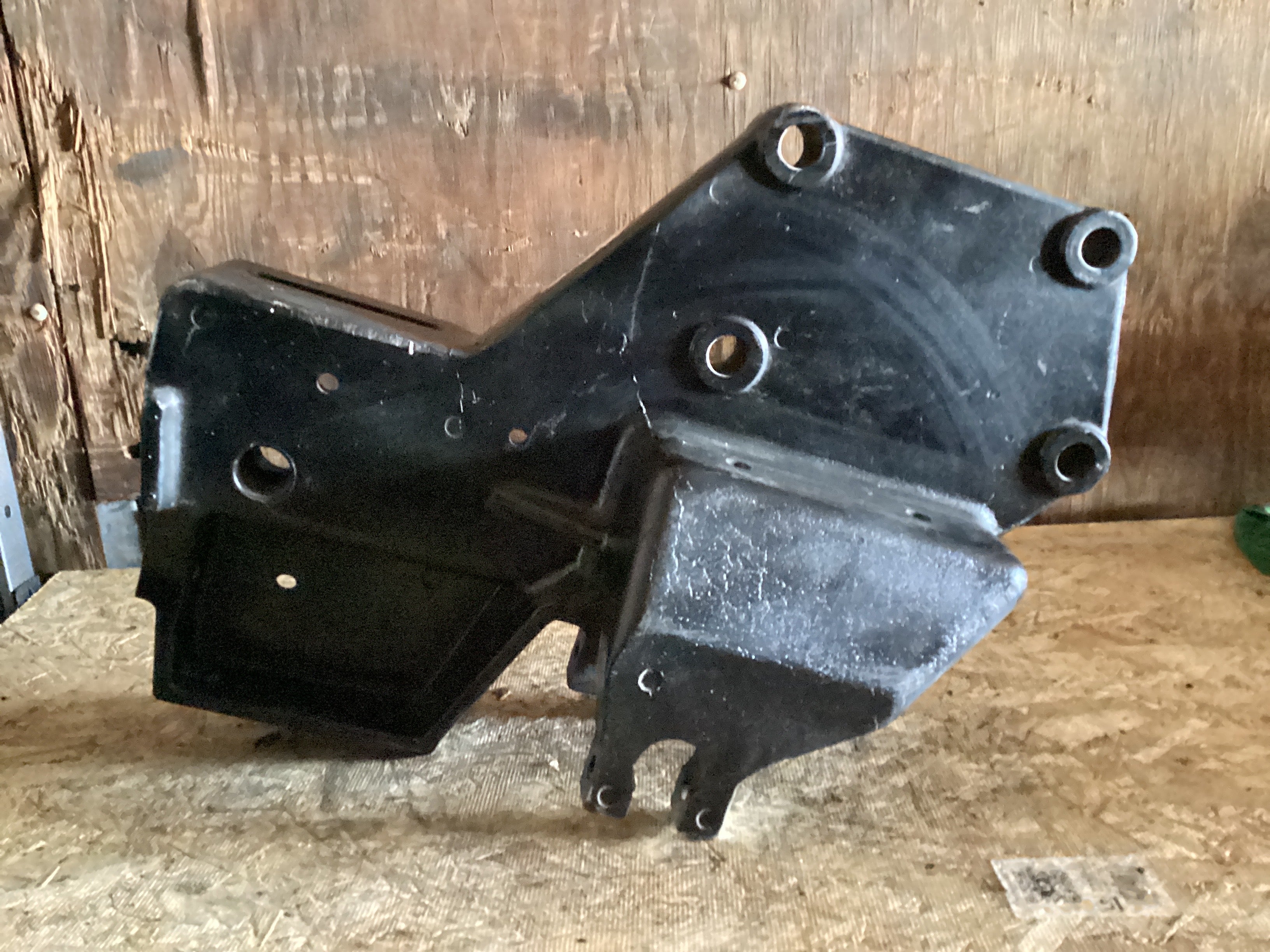 USED | FRONT SPRING HANGER FRAME RHS KENWORTH | SKU884