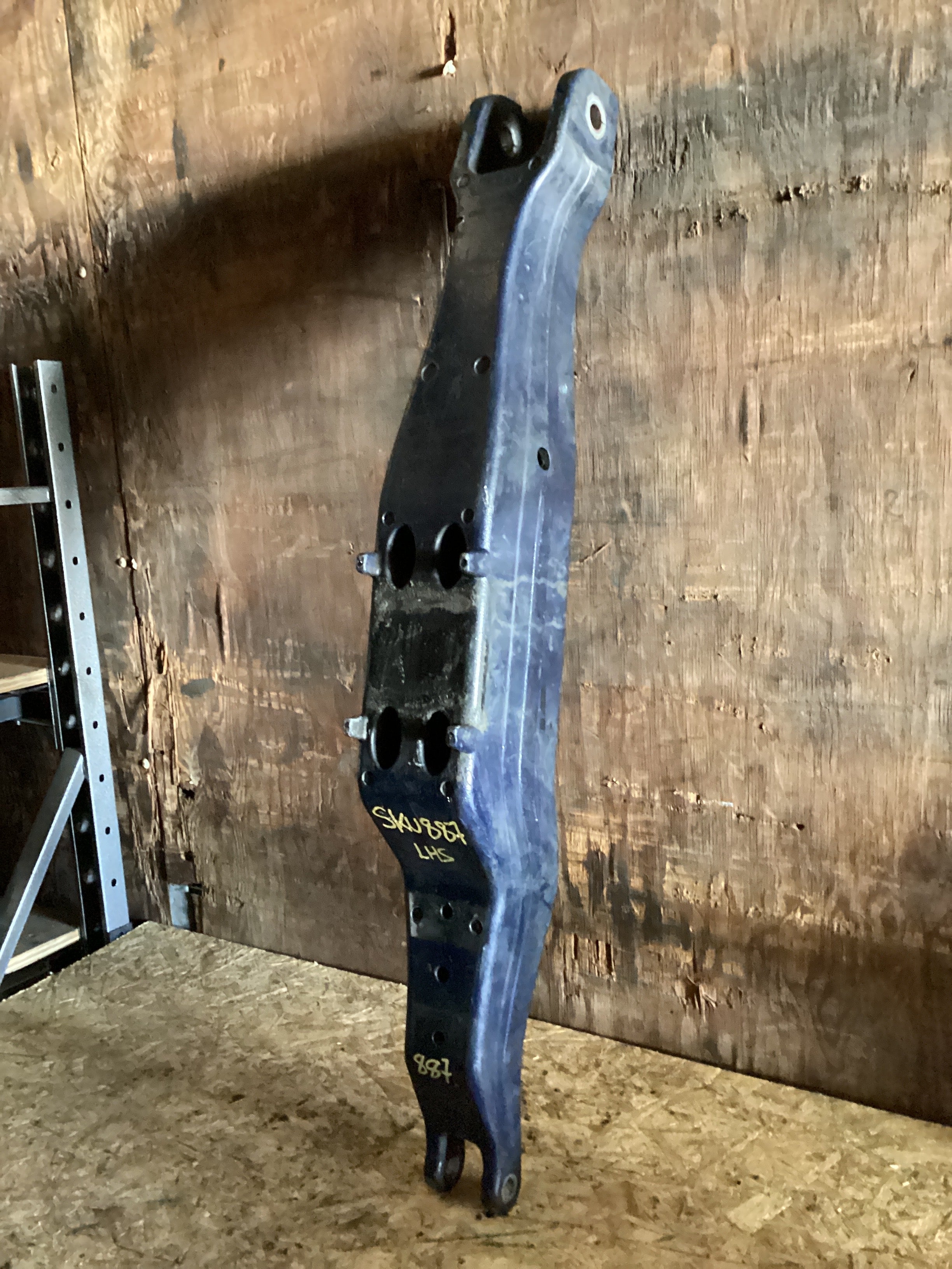 USED | REAR SUSPENSION AIR SPRING PEDESTAL LHS KENWORTH | SKU887