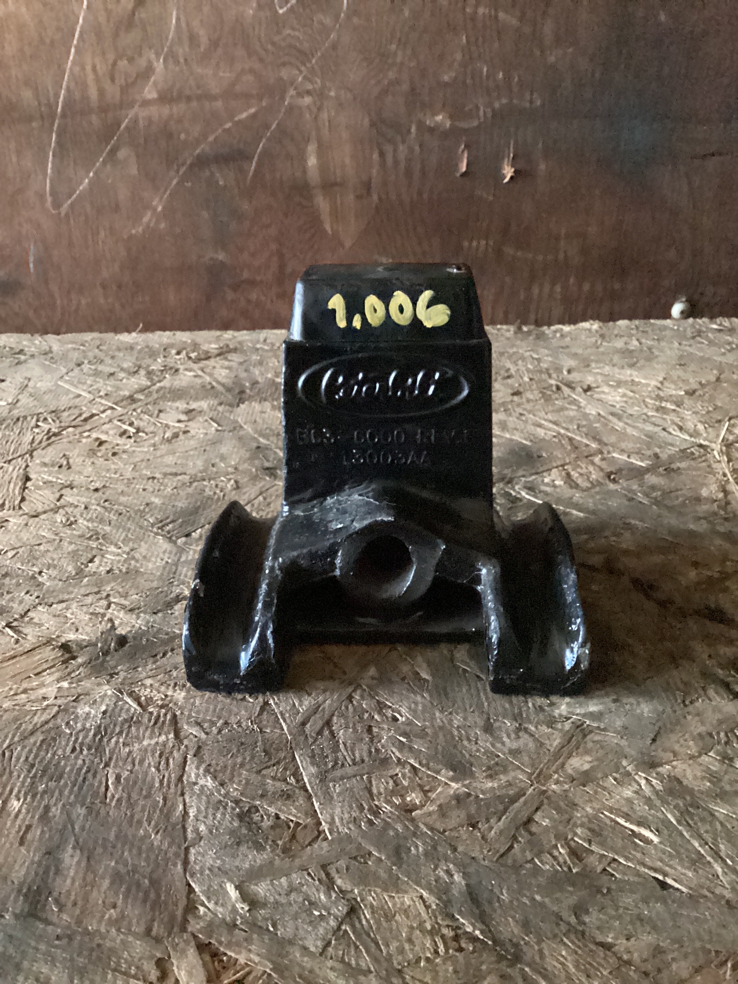 USED | FRONT SUSPENSION LEAF SPRING U BOLT AND LOWER SHOCK BRACKET PETERBILT | SKU1,006