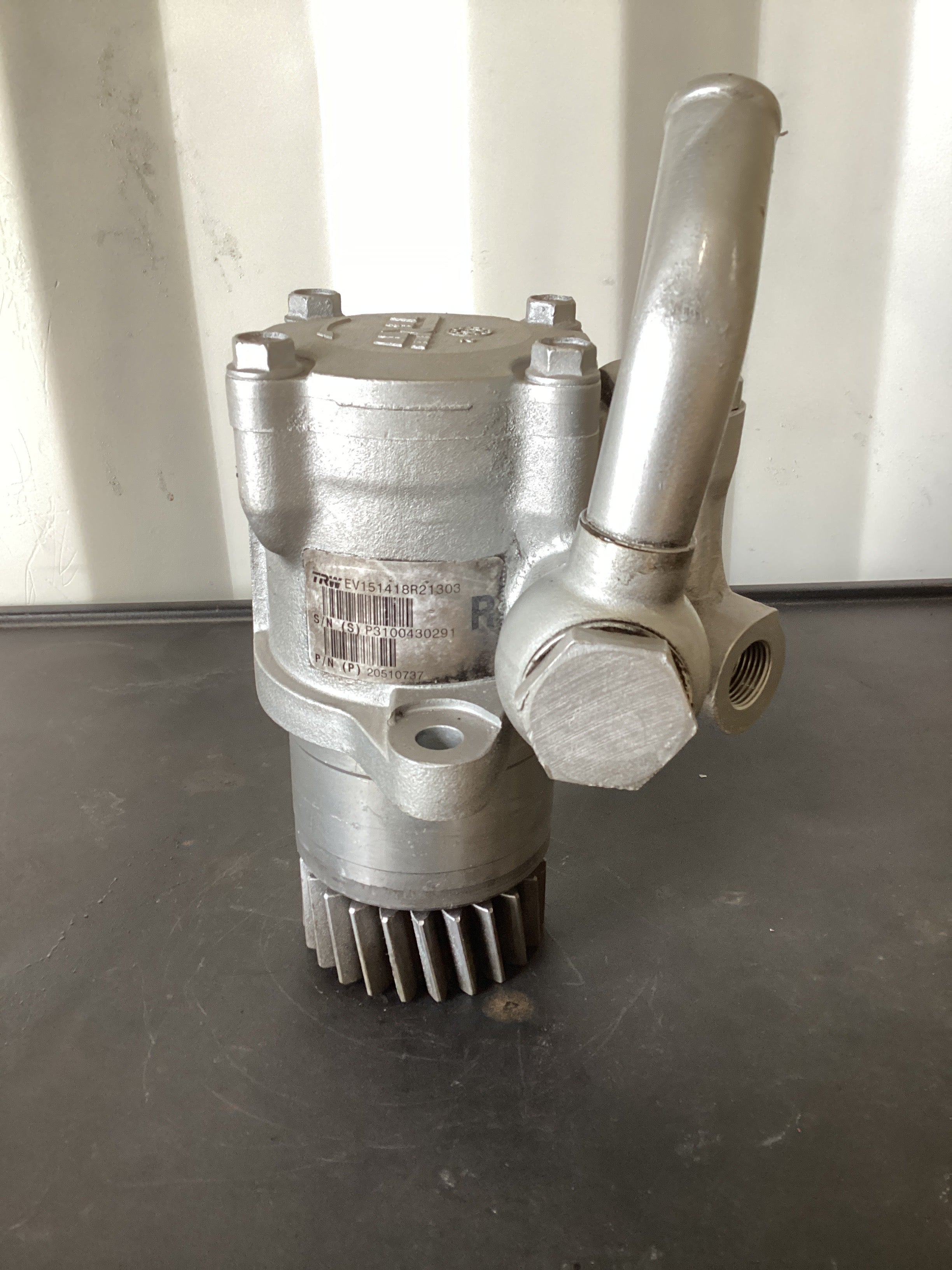 USED | POWER STEERING PUMP VOLVO RHS | SKU535