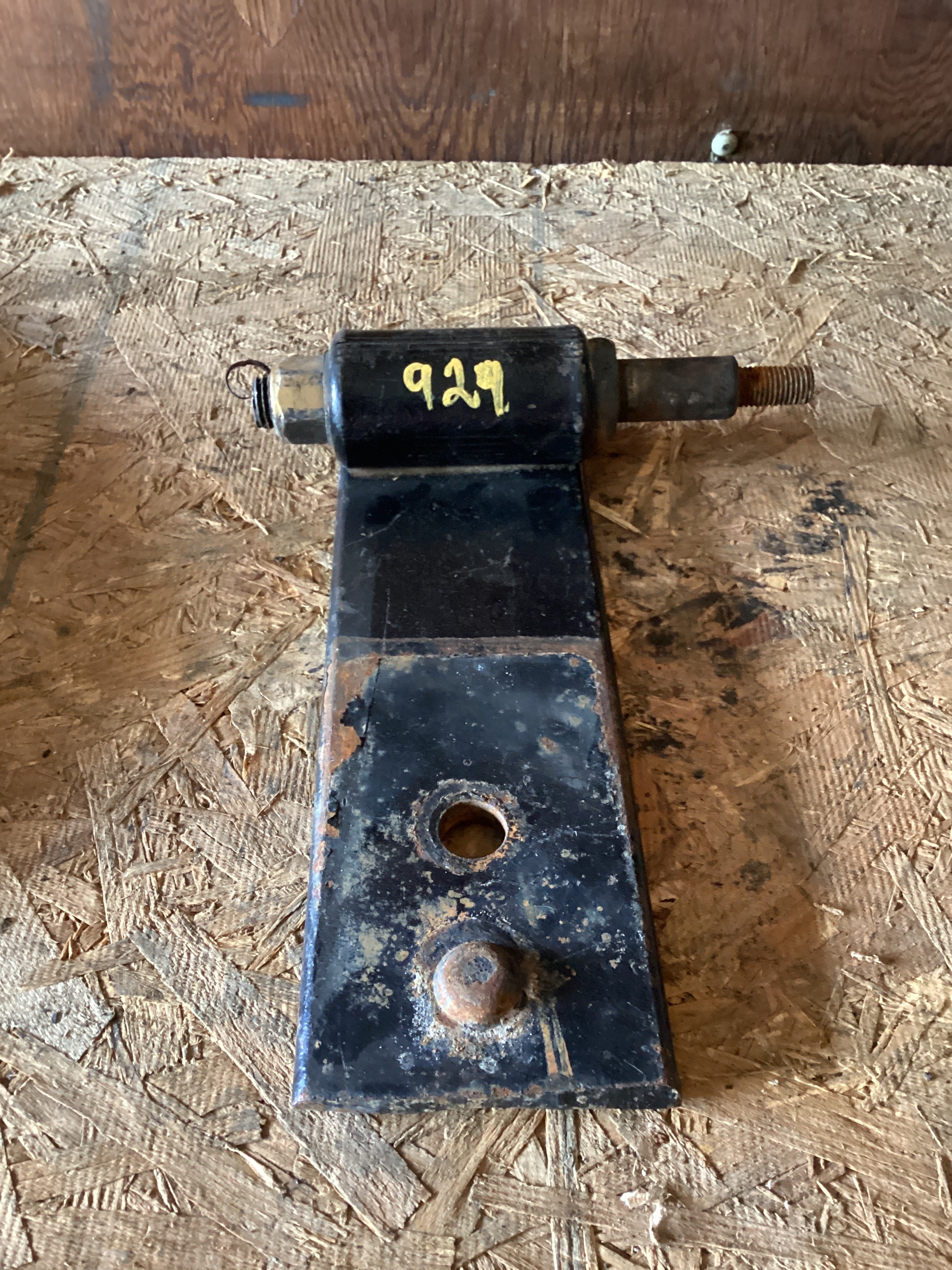 USED | FRONT SHOCK ABSORBER BRACKET KENWORTH | SKU924