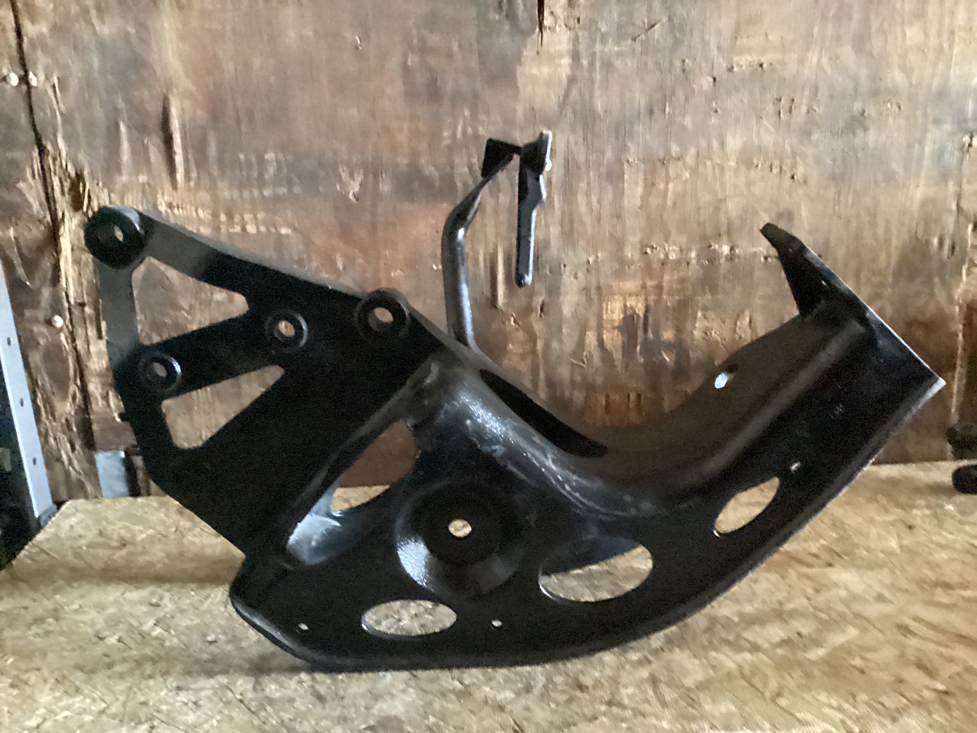 USED | FRONT SPRING HANGER FRAME LHS INTERNATIONAL | SKU882