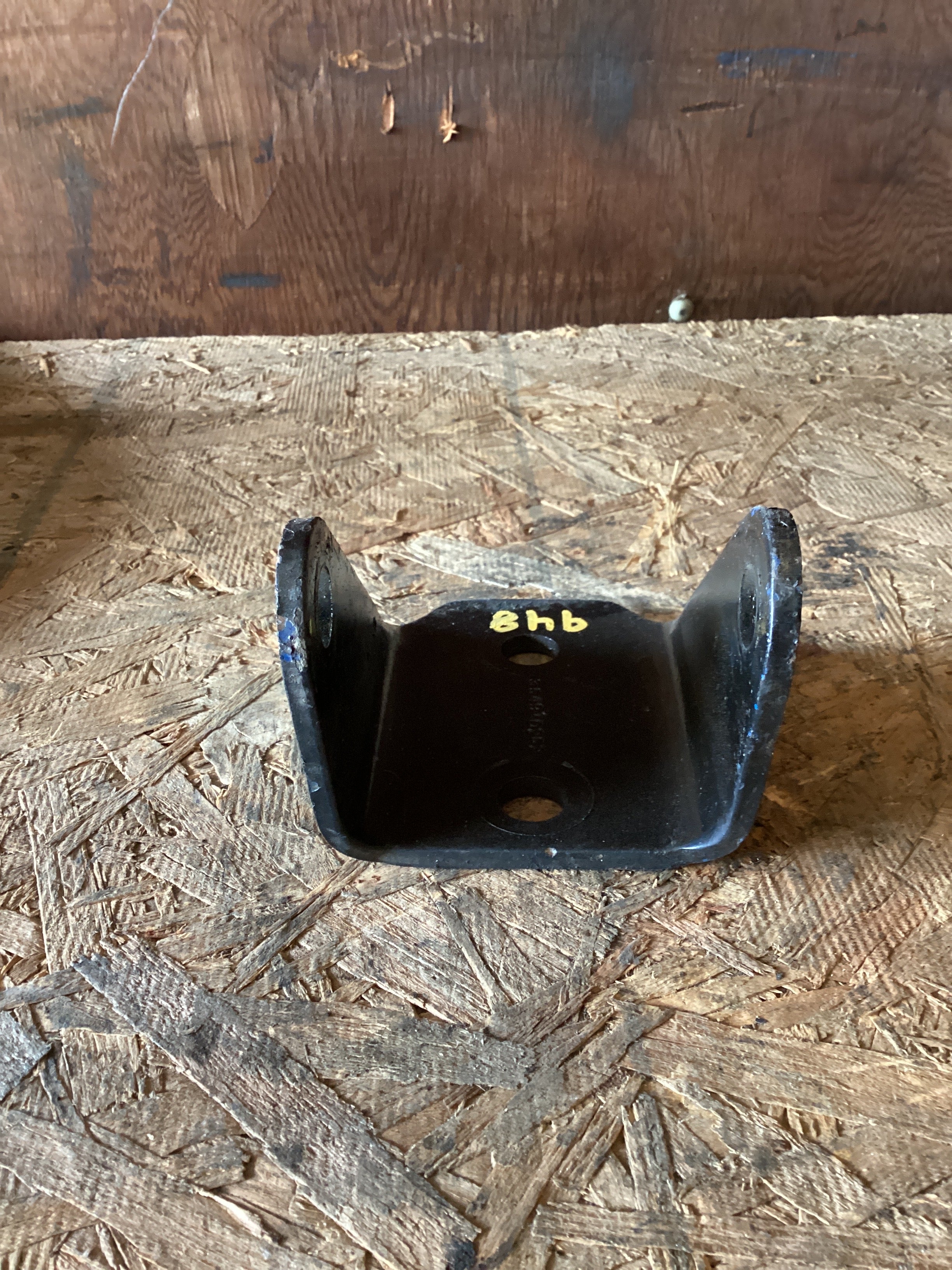 USED | UPPER SHOCK BRACKET INTERNATIONAL | SKU948