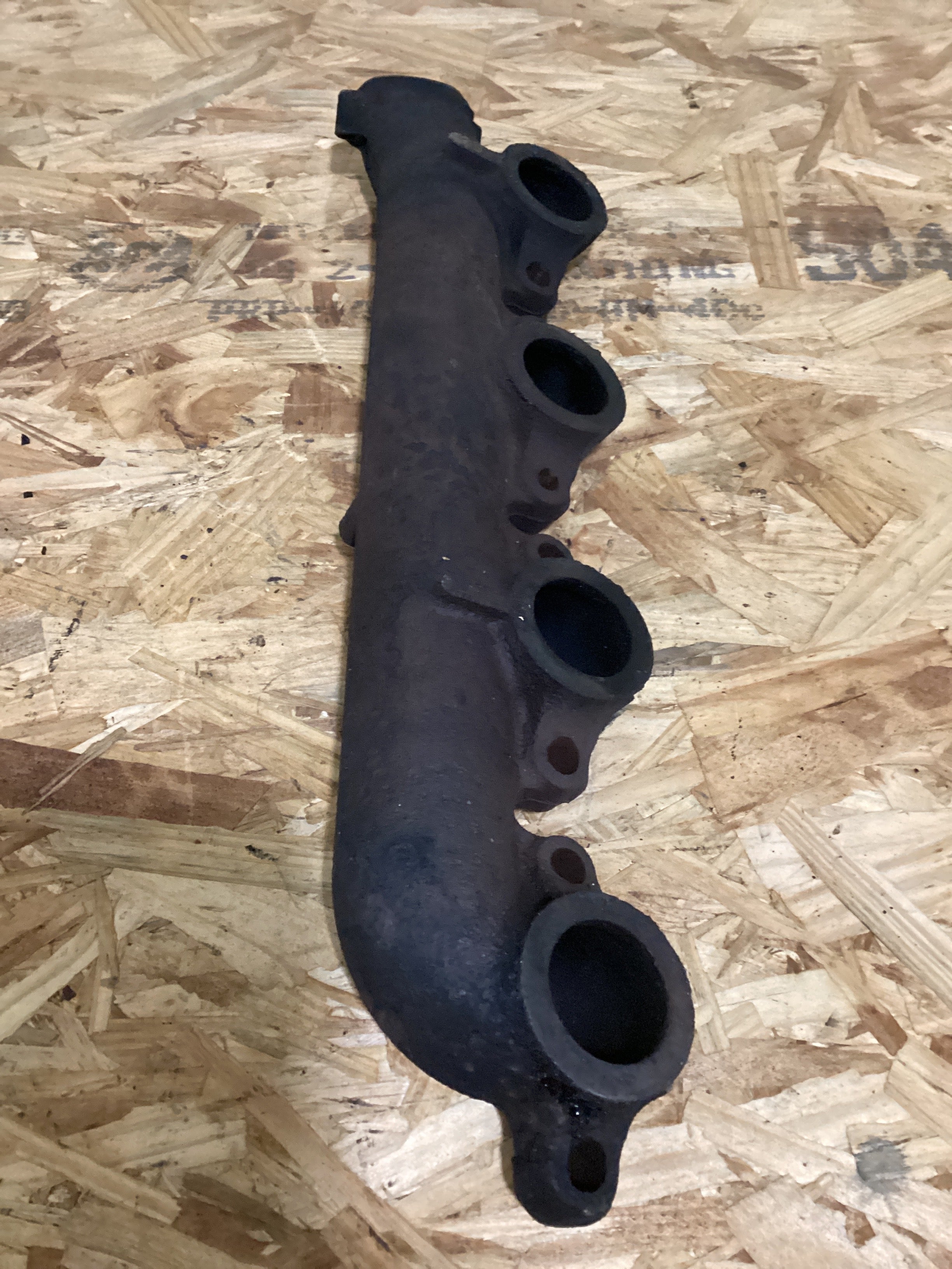 USED | EXHAUST MANIFOLD INTERNATIONAL NAVISTAR | SKU697