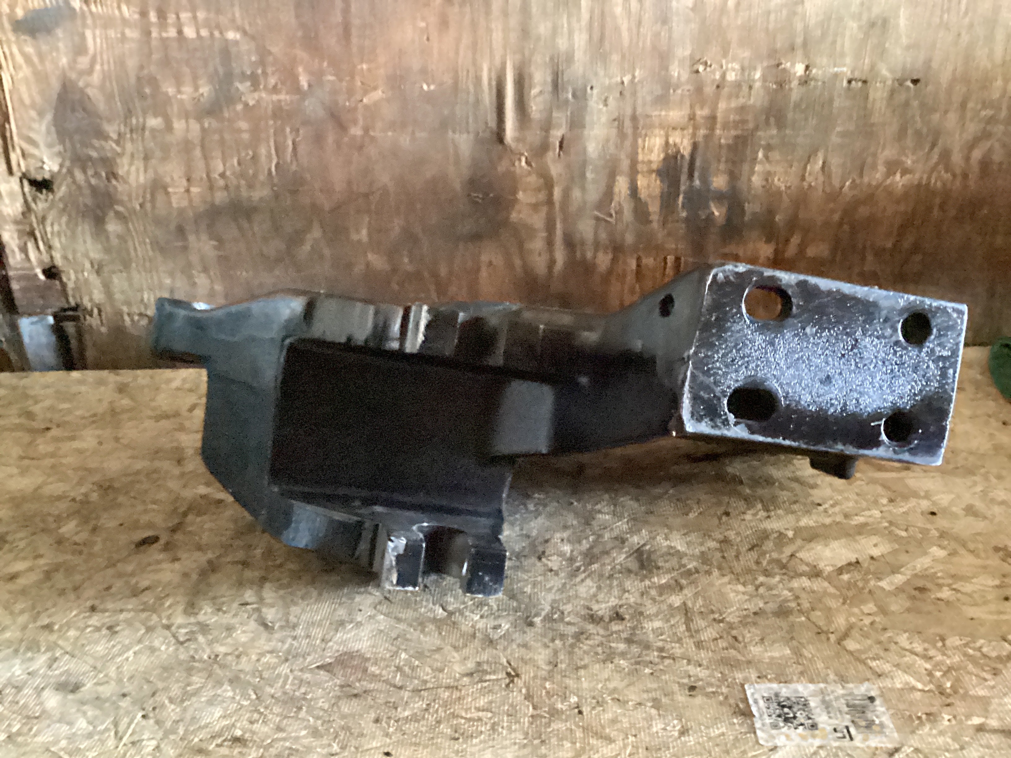 USED | FRONT SPRING HANGER FRAME RHS KENWORTH | SKU884
