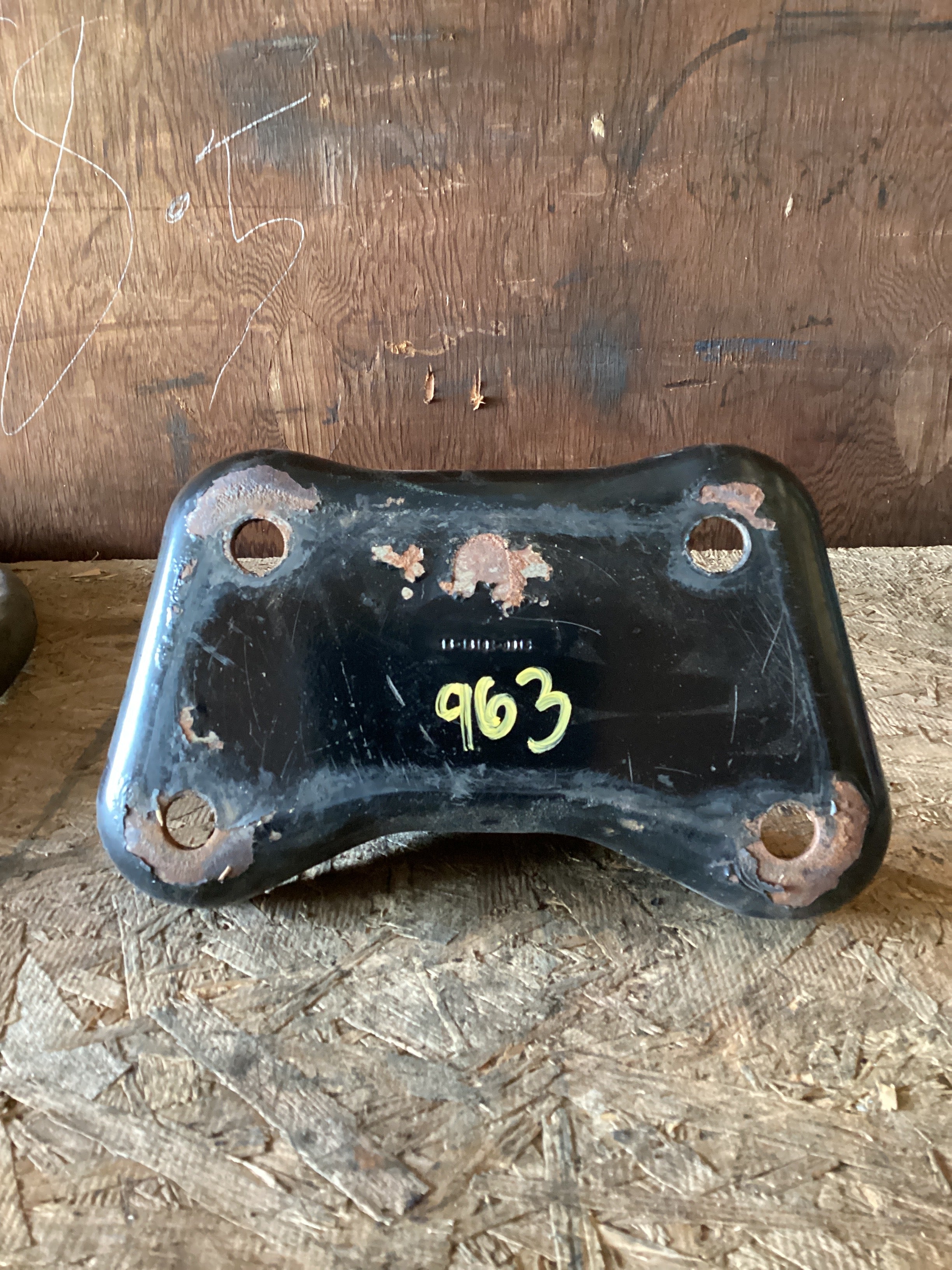 USED | LEAF SPRING HANGER BRACKET FREIGHTLINER | SKU963