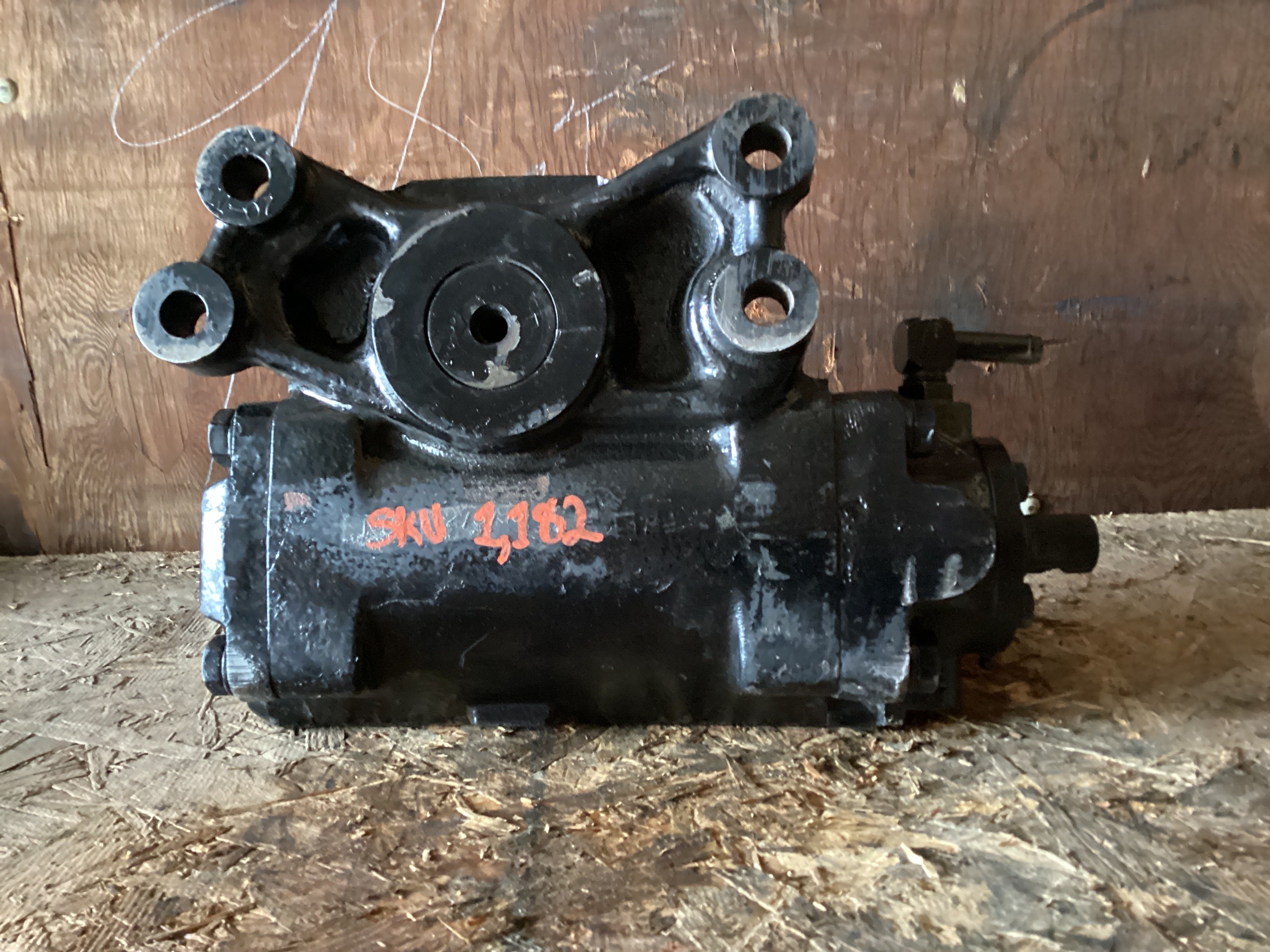 USED | POWER STEERING GEAR BOX INTERNATIONAL | SKU1,182
