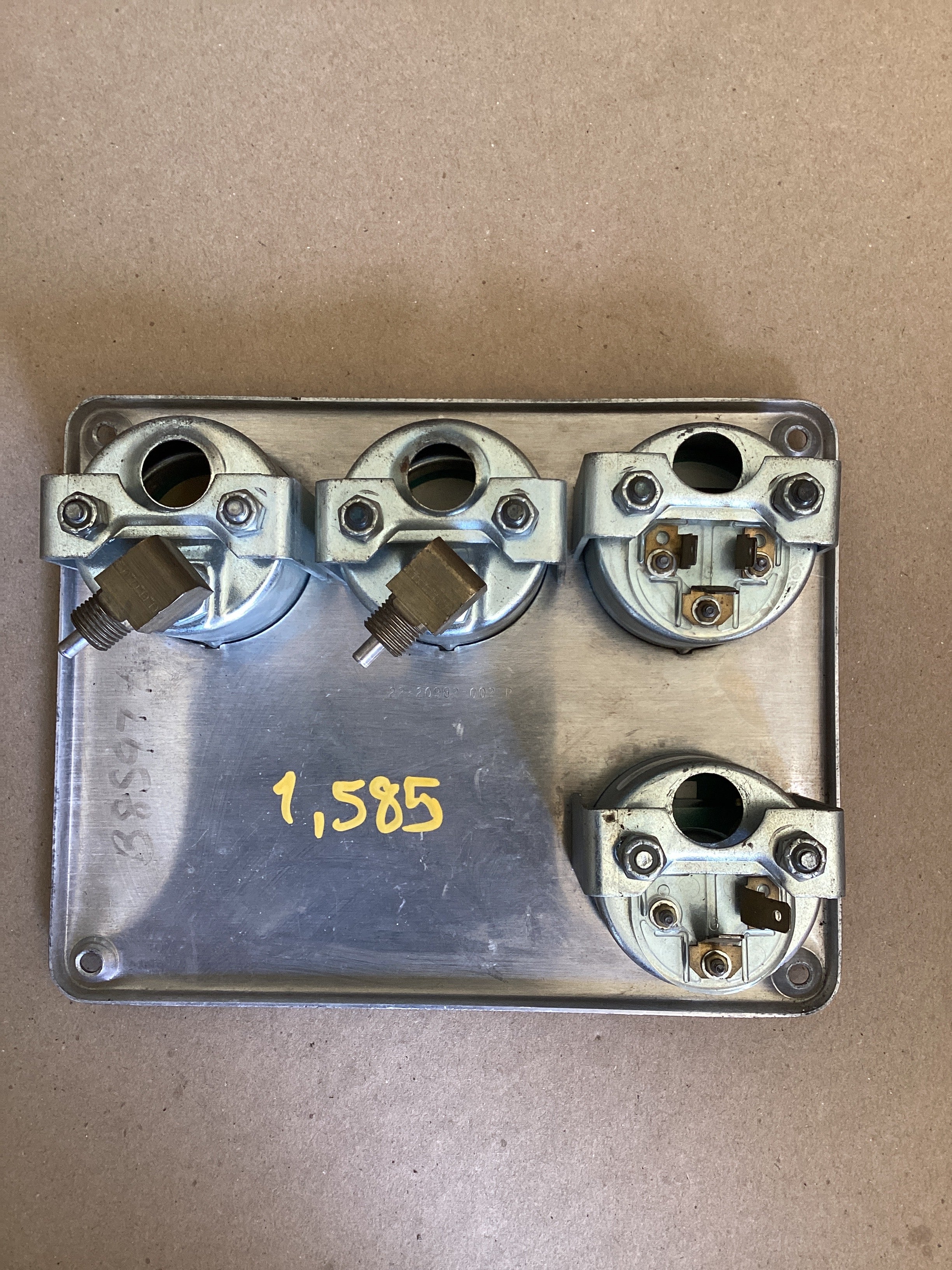 USED | DASHBOARD PANEL FUEL LEVEL / AIR PRESSURE PSI PRIMARY/ AIR PRESSURE PSI SECONDARY AND VOLTS VOLTMETER GAUGE ASSEMBLY FREIGHTLINER | SKU1,585