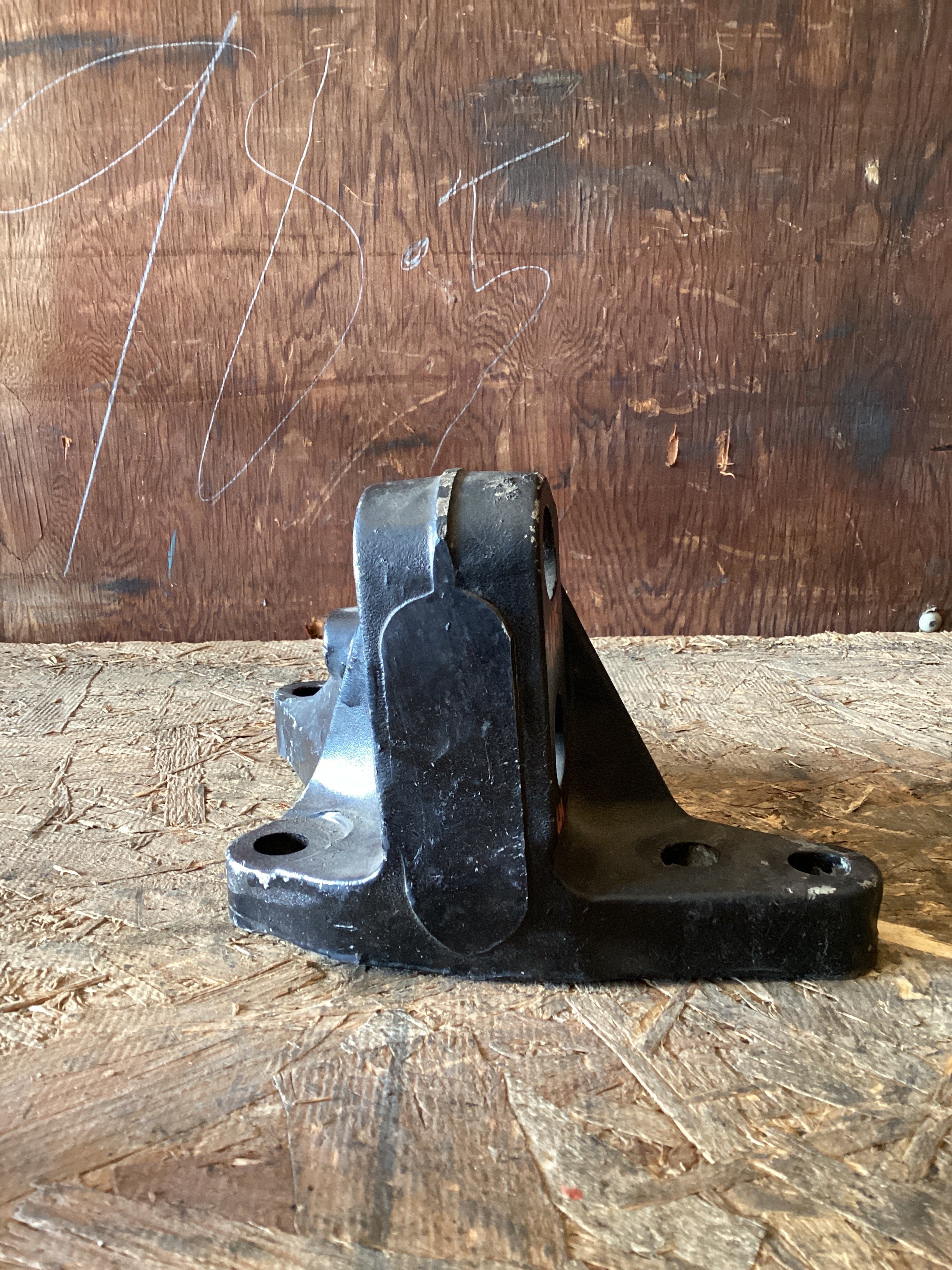 USED | ENGINE MOUNT LHS VOLVO | SKU1,105