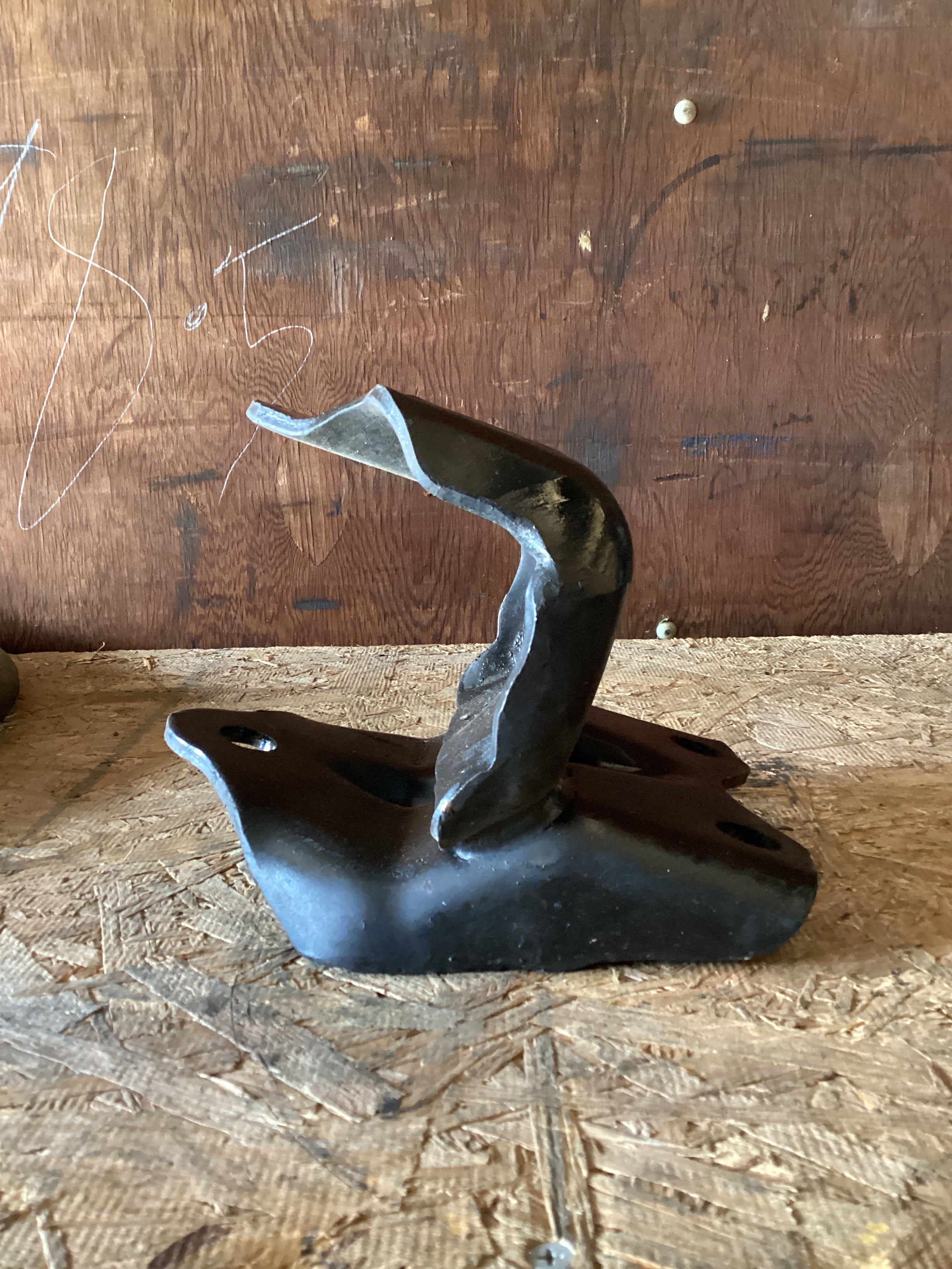 USED | FRONT LEAF SPRING HANGER FREIGHTLINER | SKU950