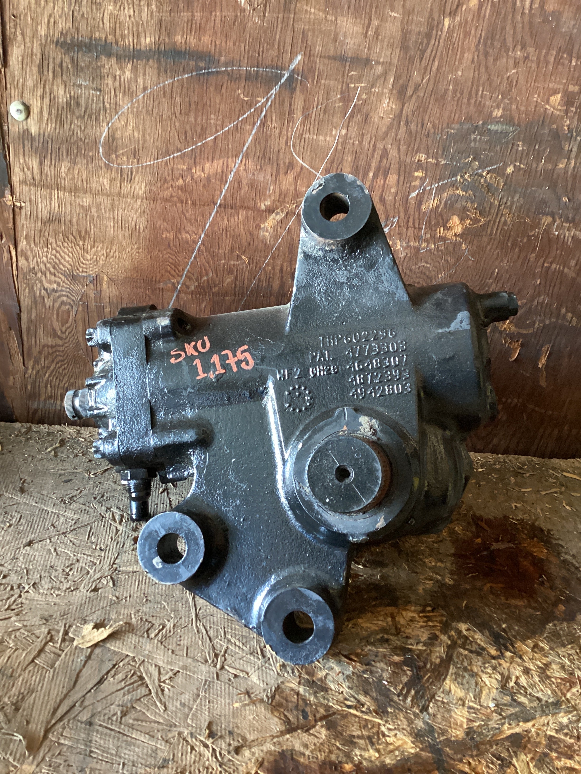 USED | POWER STEERING GEAR BOX VOLVO VNL | SKU1,175