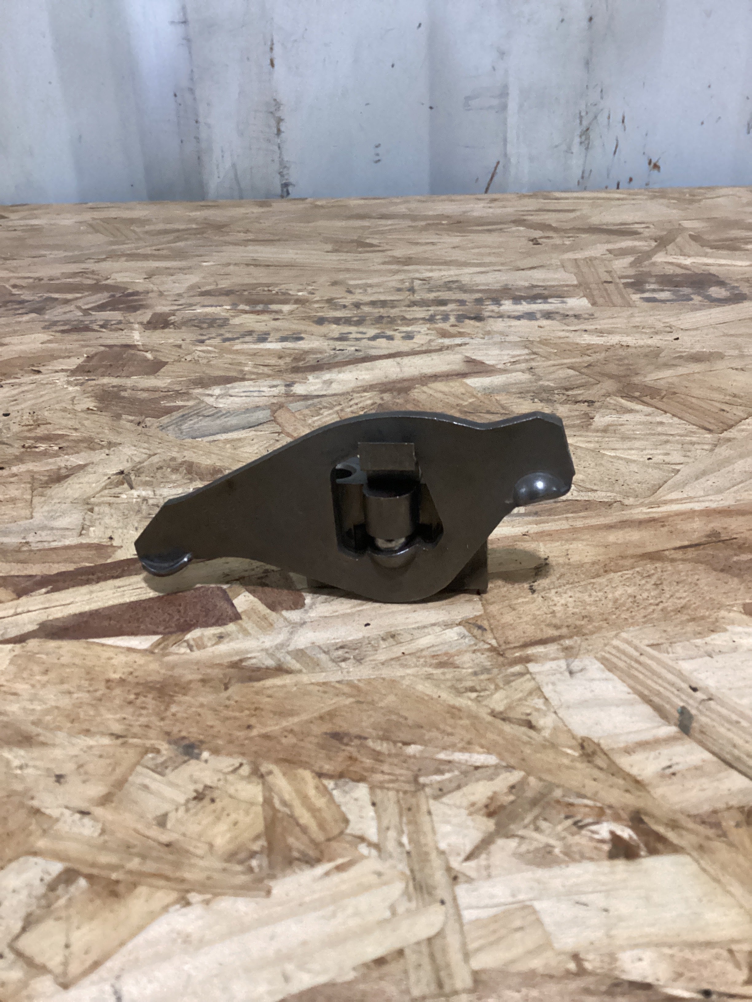 USED | ENGINE INTAKE VALVE ROCKER ARM INTERNATIONAL NAVISTAR | SKU693