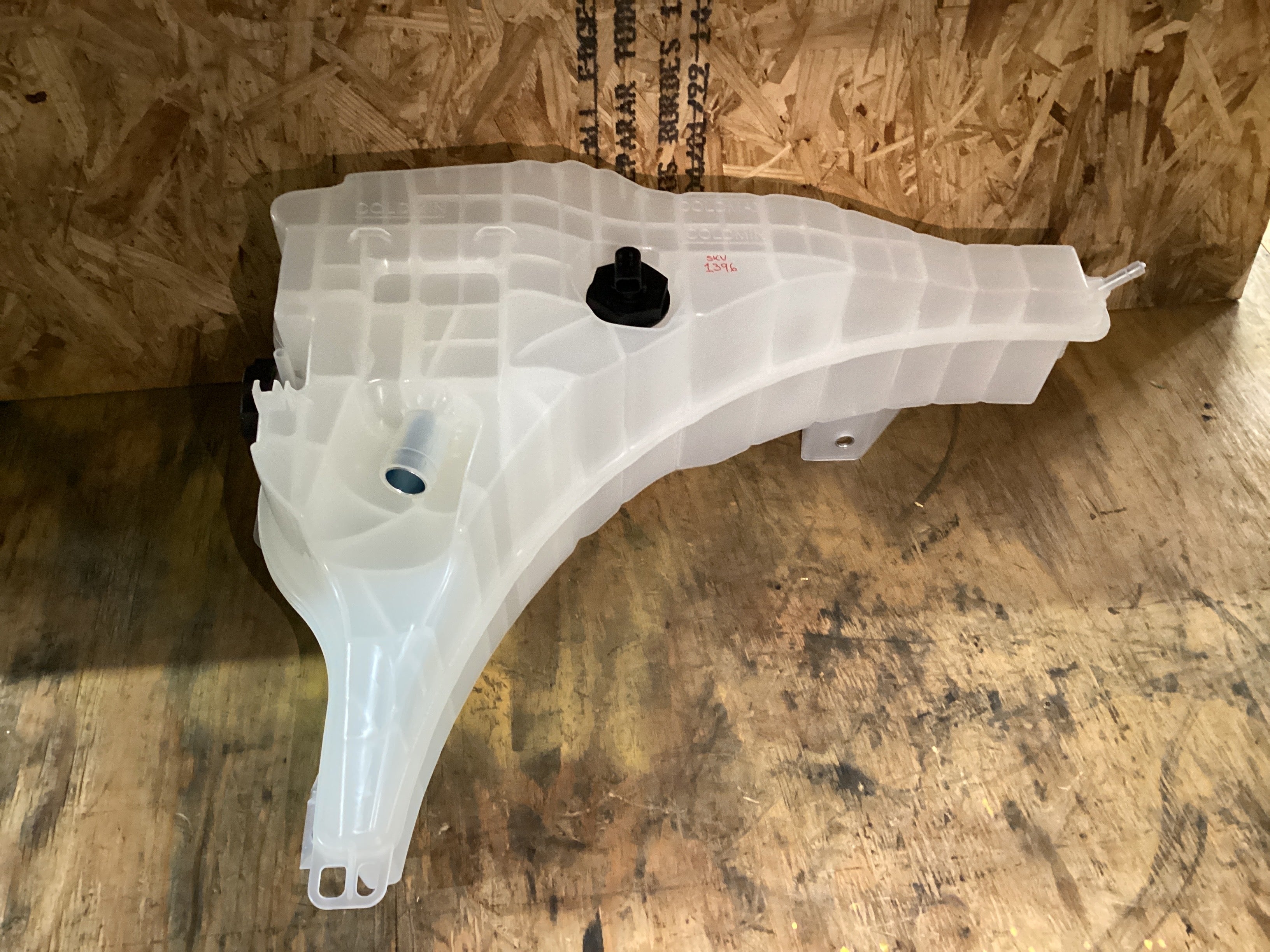 NEW | COOLANT RESERVOIR CASCADIA | SKU1,396