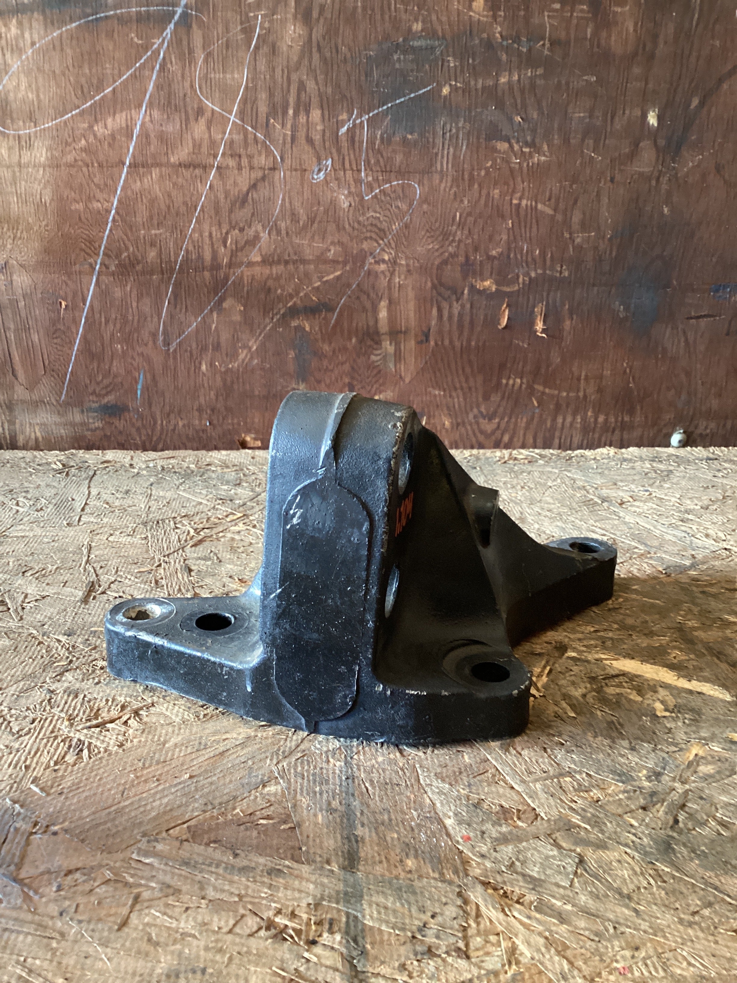 USED | ENGINE MOUNT RHS VOLVO | SKU1,104