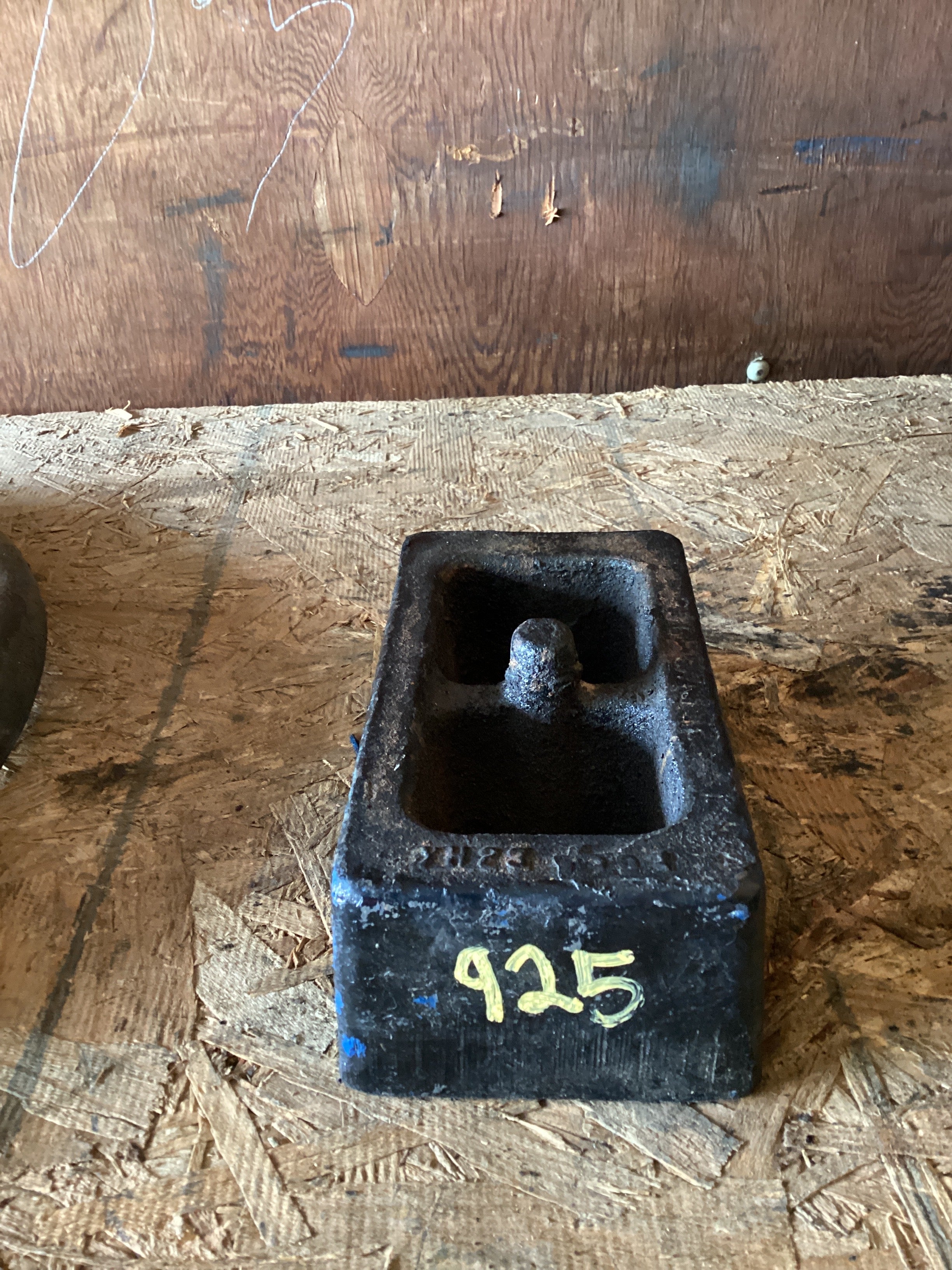 USED | FRONT LEAF SPRING SPACER INTERNATIONAL | SKU925