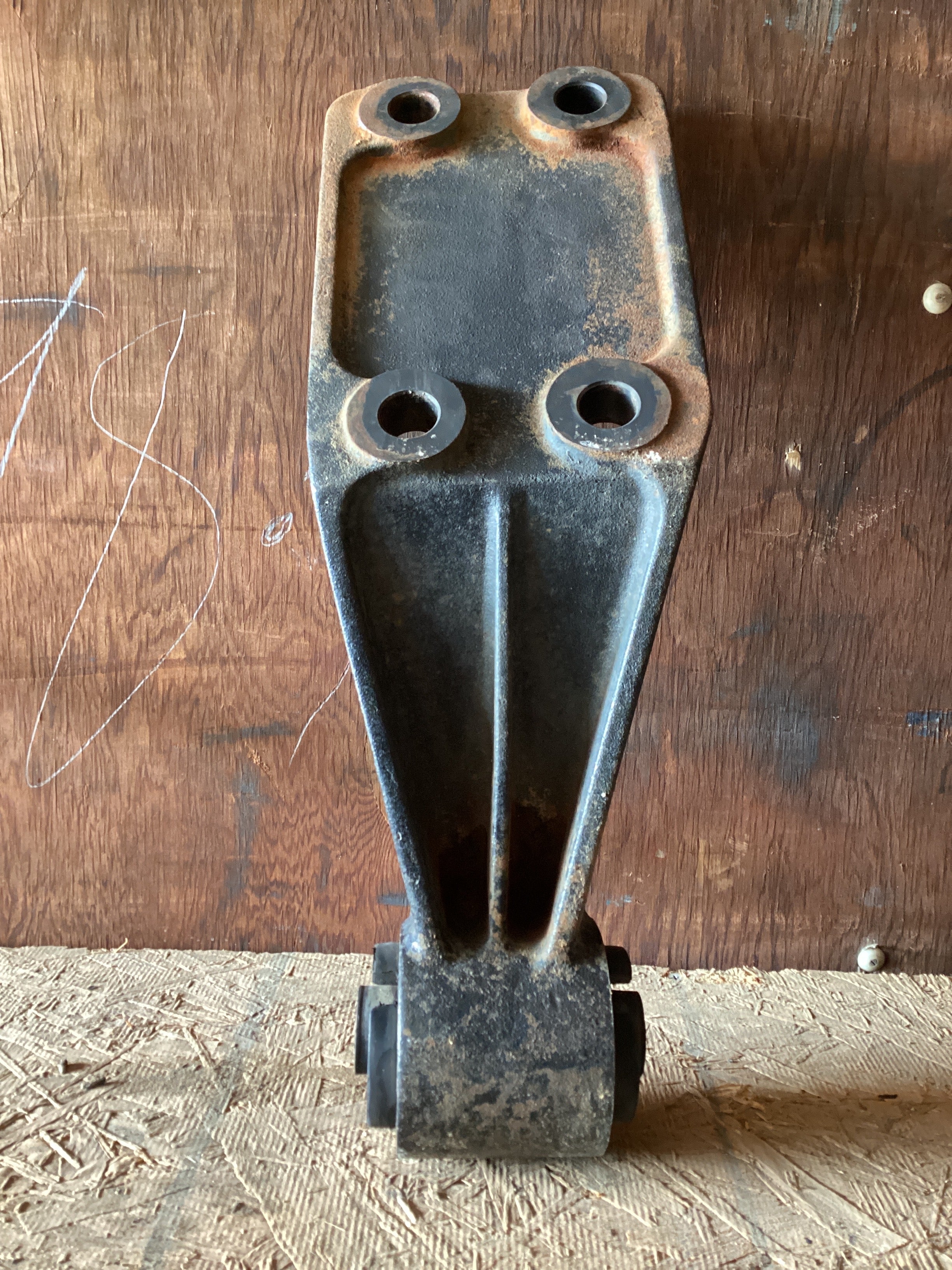 USED | CAB SUPPORT LHS VOLVO | SKU893