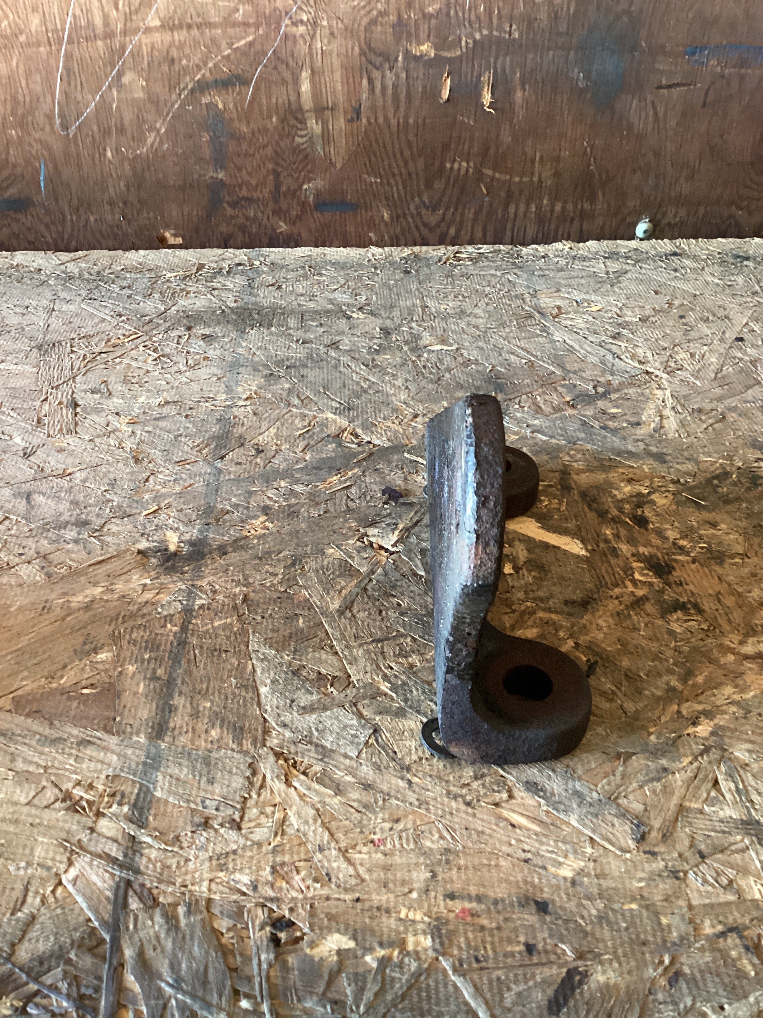 USED | CROSS MEMBER MOUNTING BRACKET FREIGHTLINER | SKU1,099