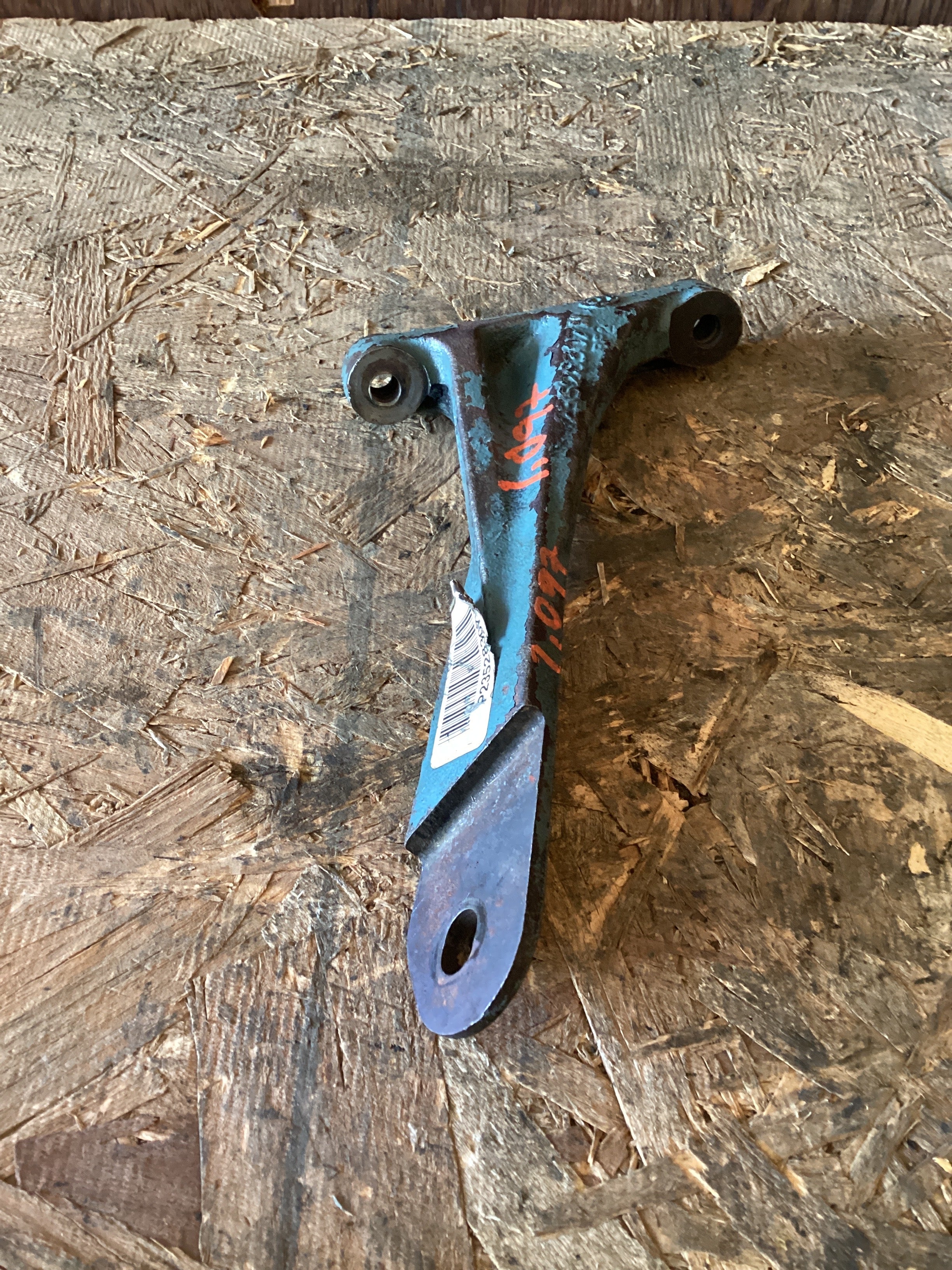 USED | ENGINE LIFTING BRACKET DETROIT 12.7 | SKU1,097