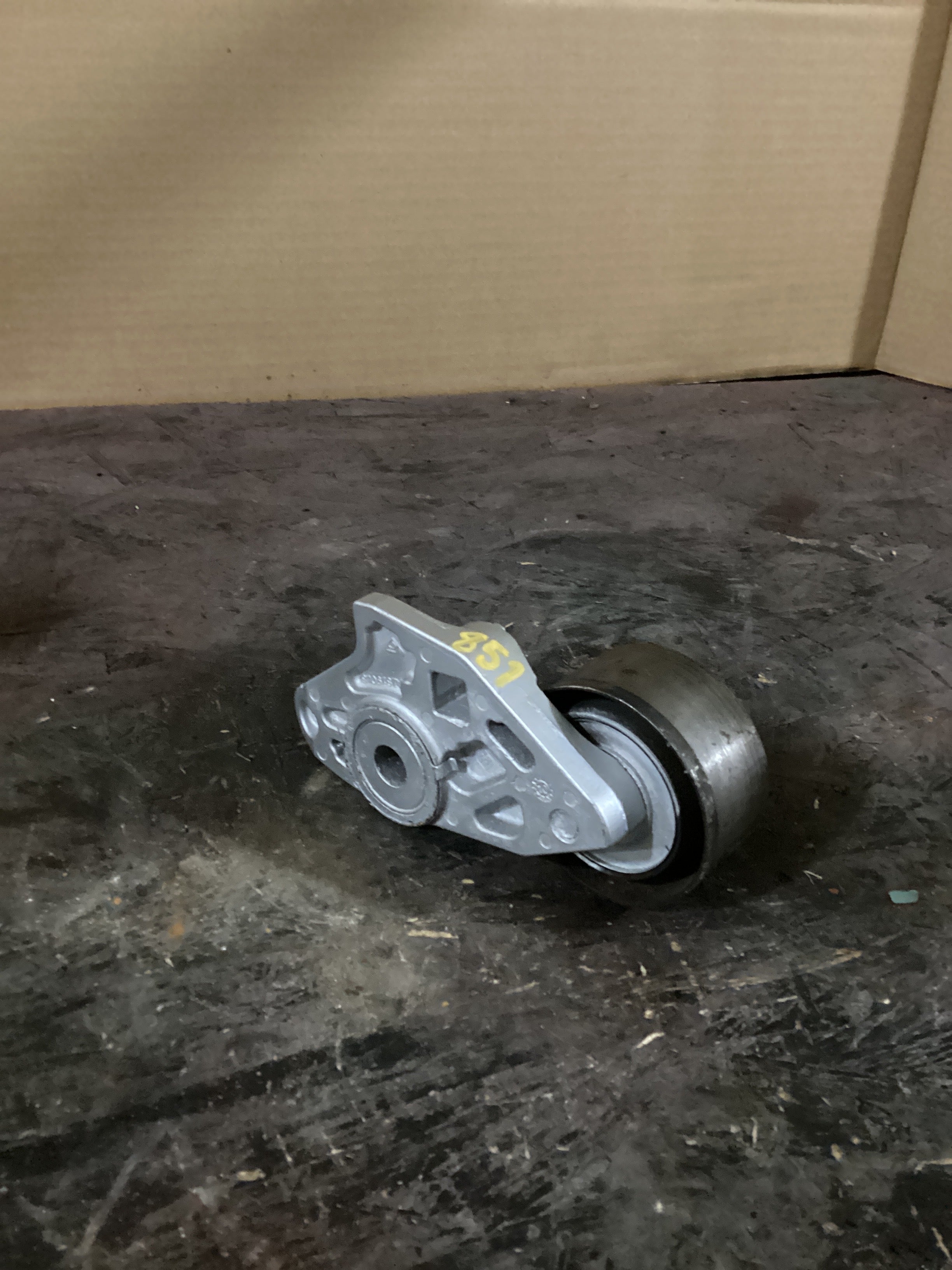 USED | ENGINE BELT TENSIONER | SKU851