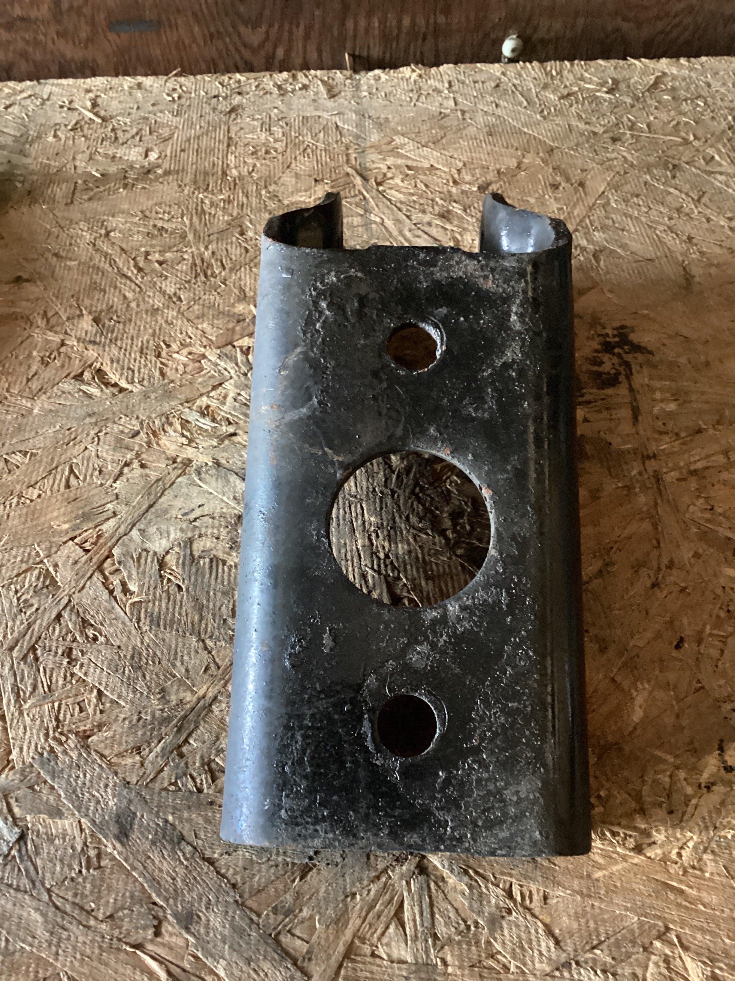 USED | FRONT UPPER SHOCK BRACKET | SKU945