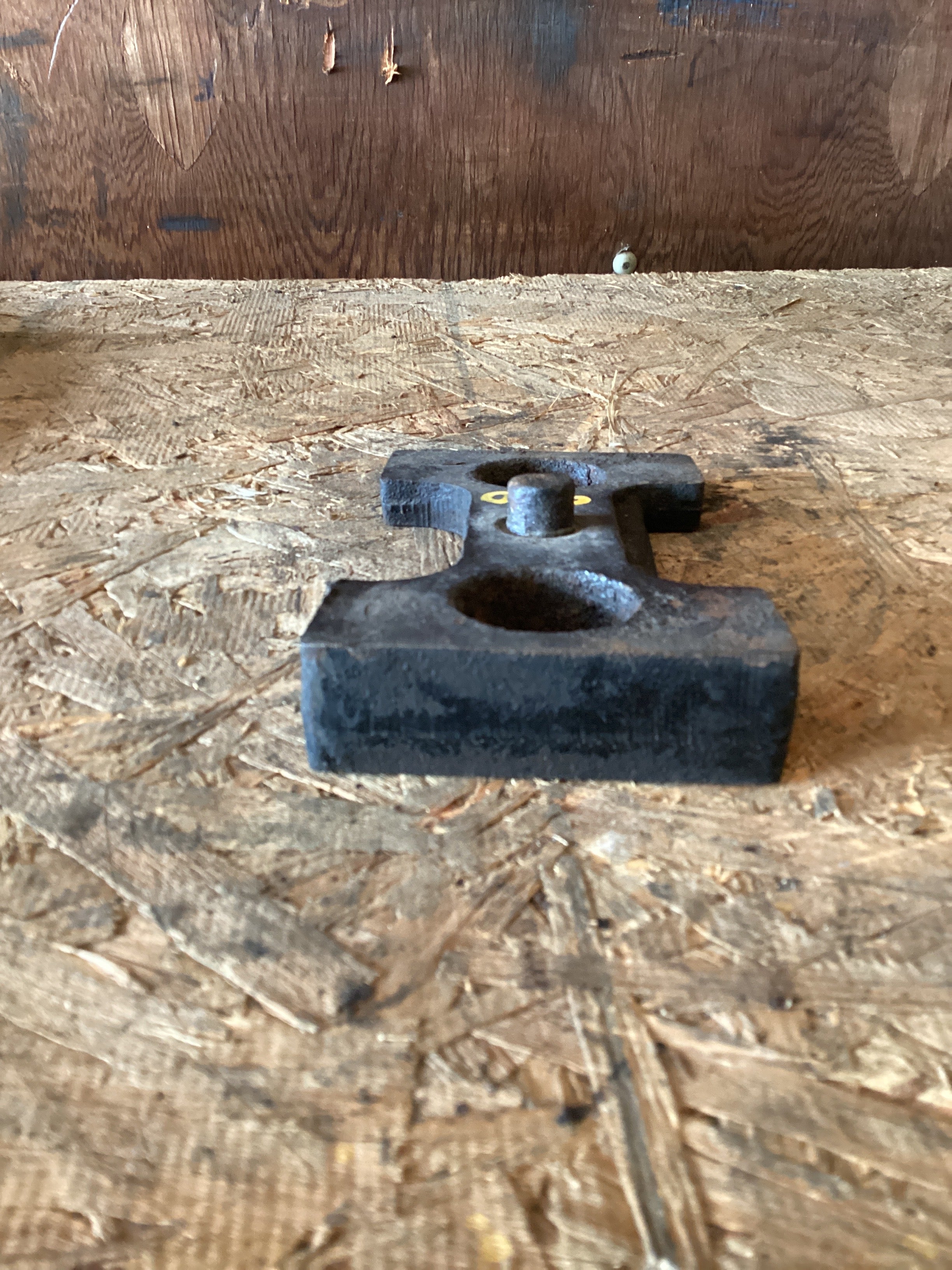 USED | FRONT LEAF SPRING SPACER VOLVO | SKU960