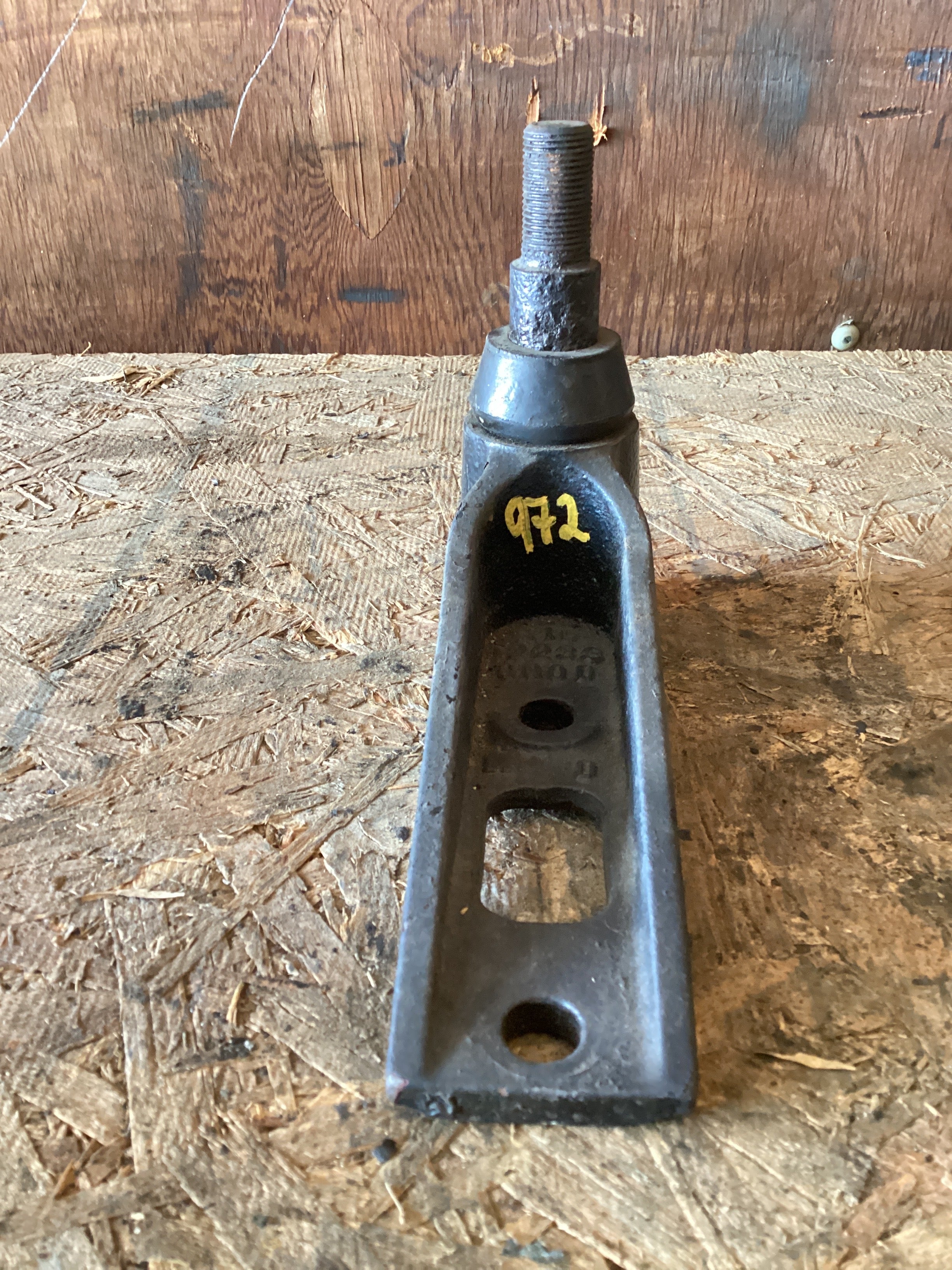 USED | FRONT SHOCK SUPPORT MOUNTING | SKU972