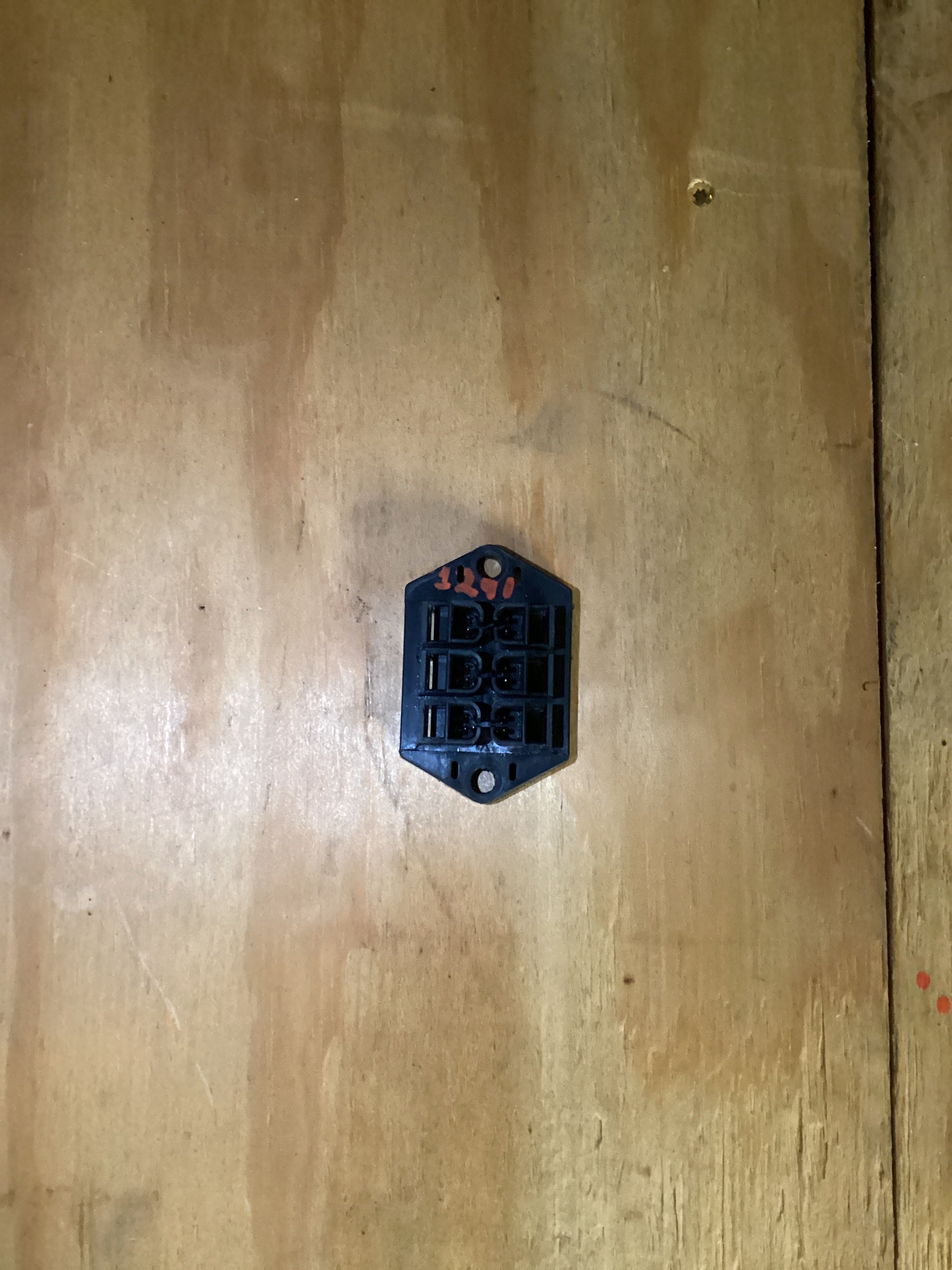 USED | TERMINAL JUNCTION BLOCK - DATALINK, 6-POSITION, MP150 FREIGHTLINER | SKU1,291