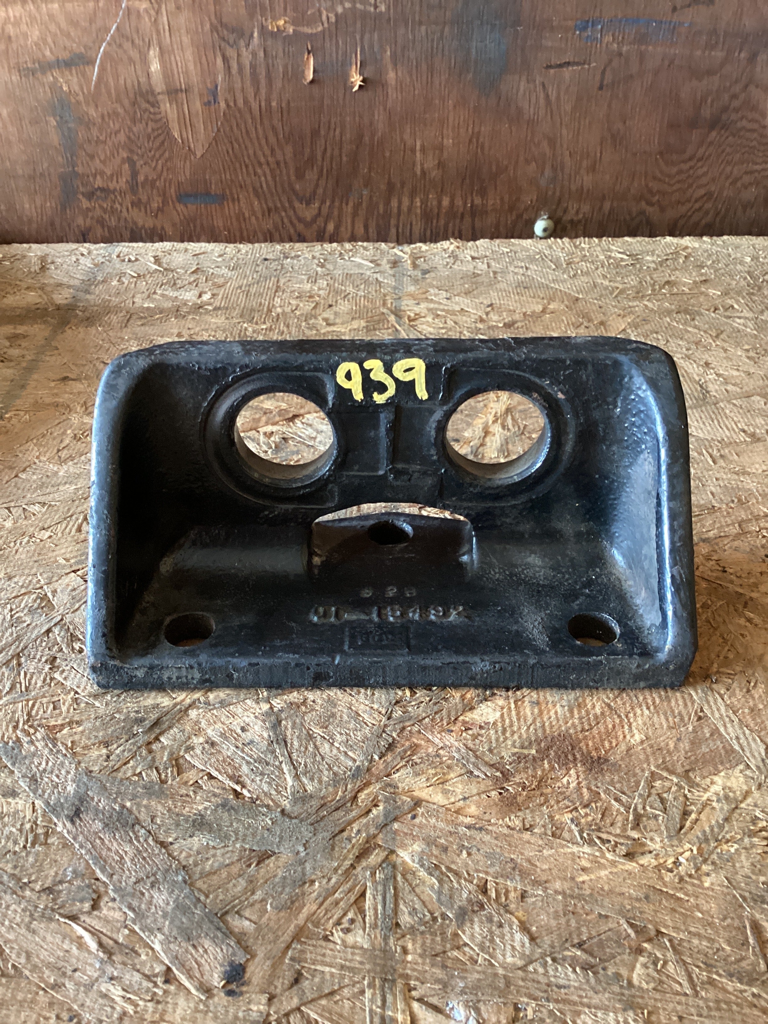 USED | REAR ENGINE SUPPORT LHS | SKU939