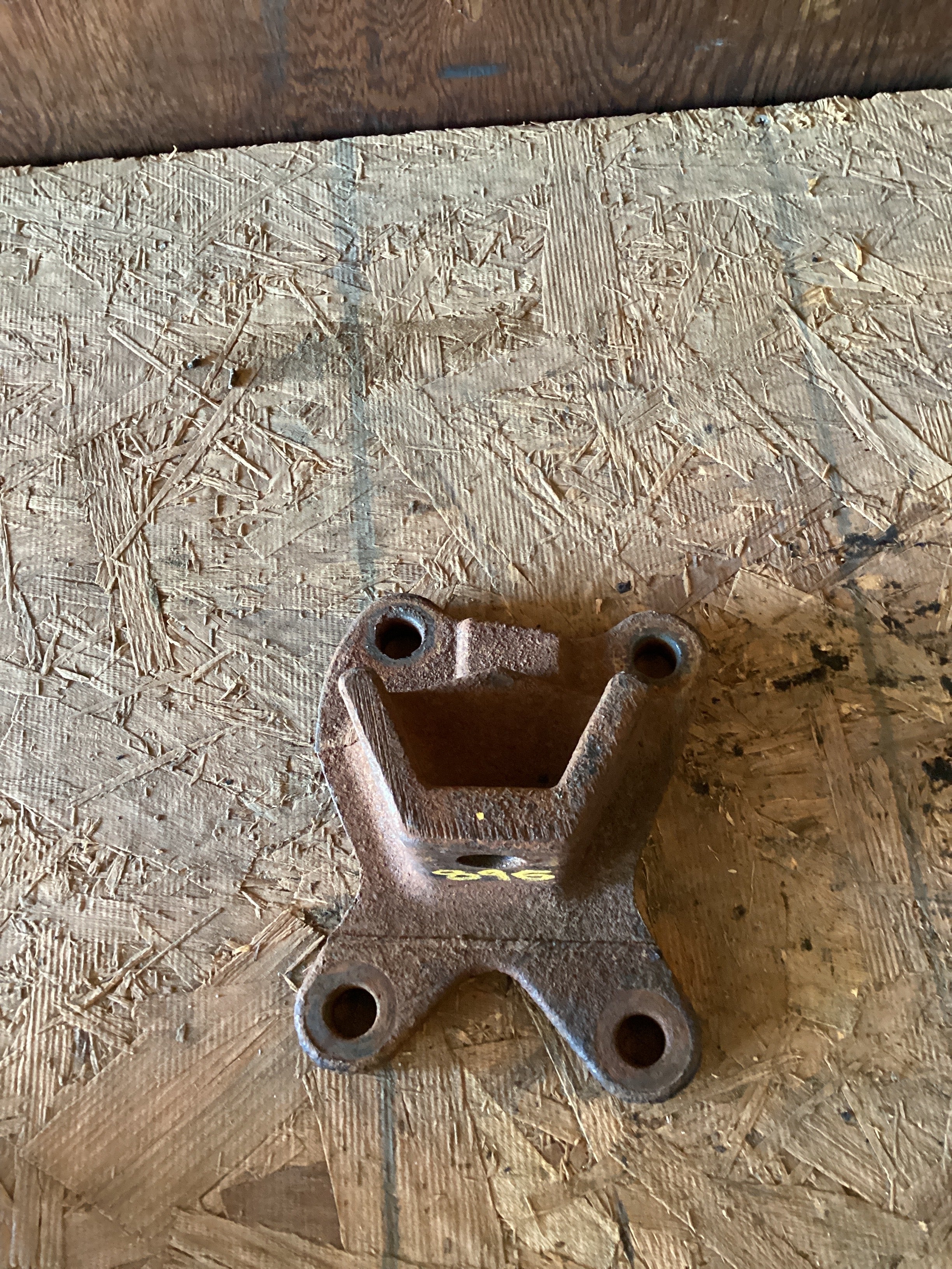 USED | REAR ENGINE MOUNT DETROIT 14 L | SKU896