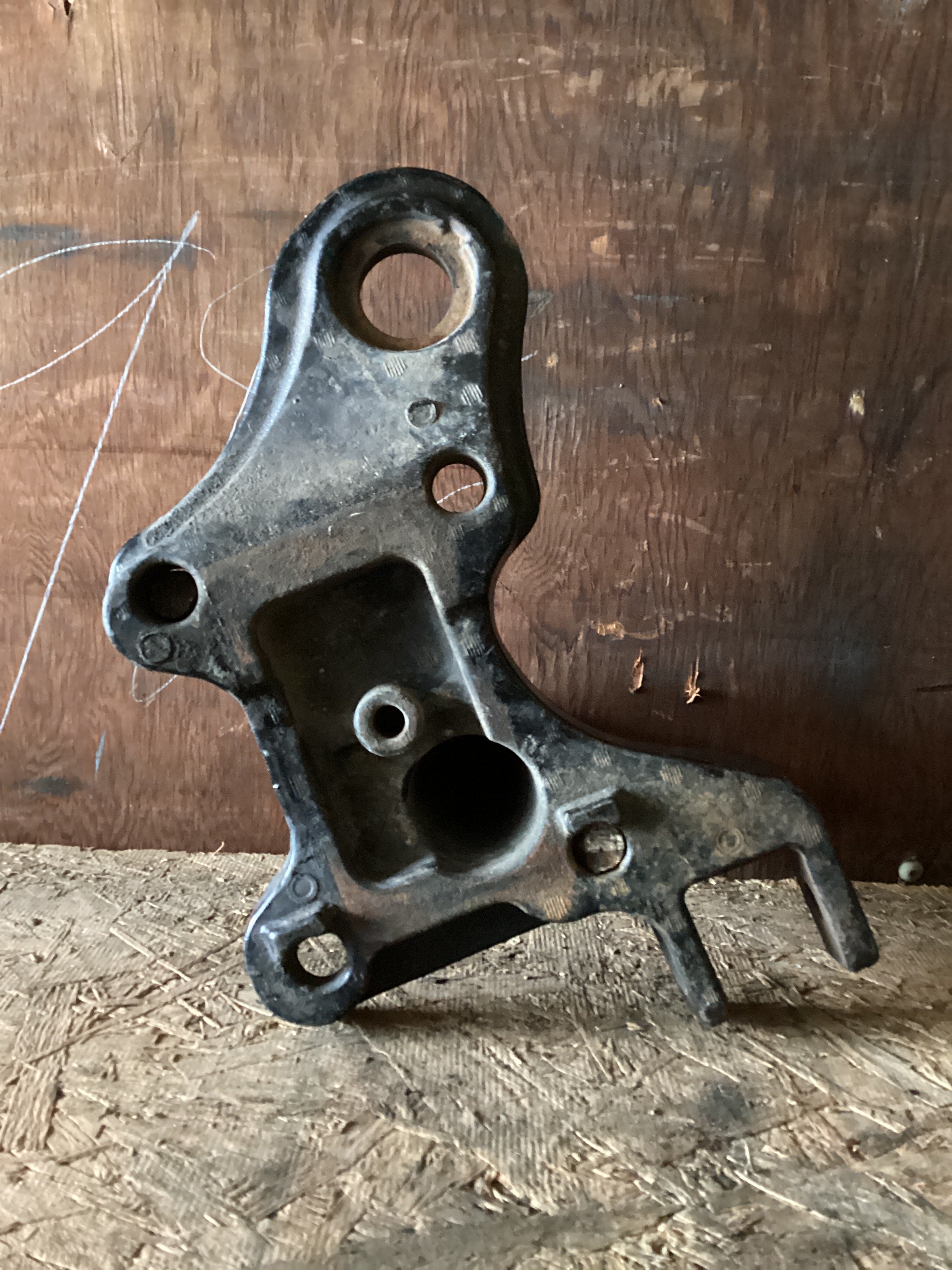 USED | FRONT SUSPENSION AXLE UPPER MOUNT BRACKET RHS VOLVO | SKU1,008