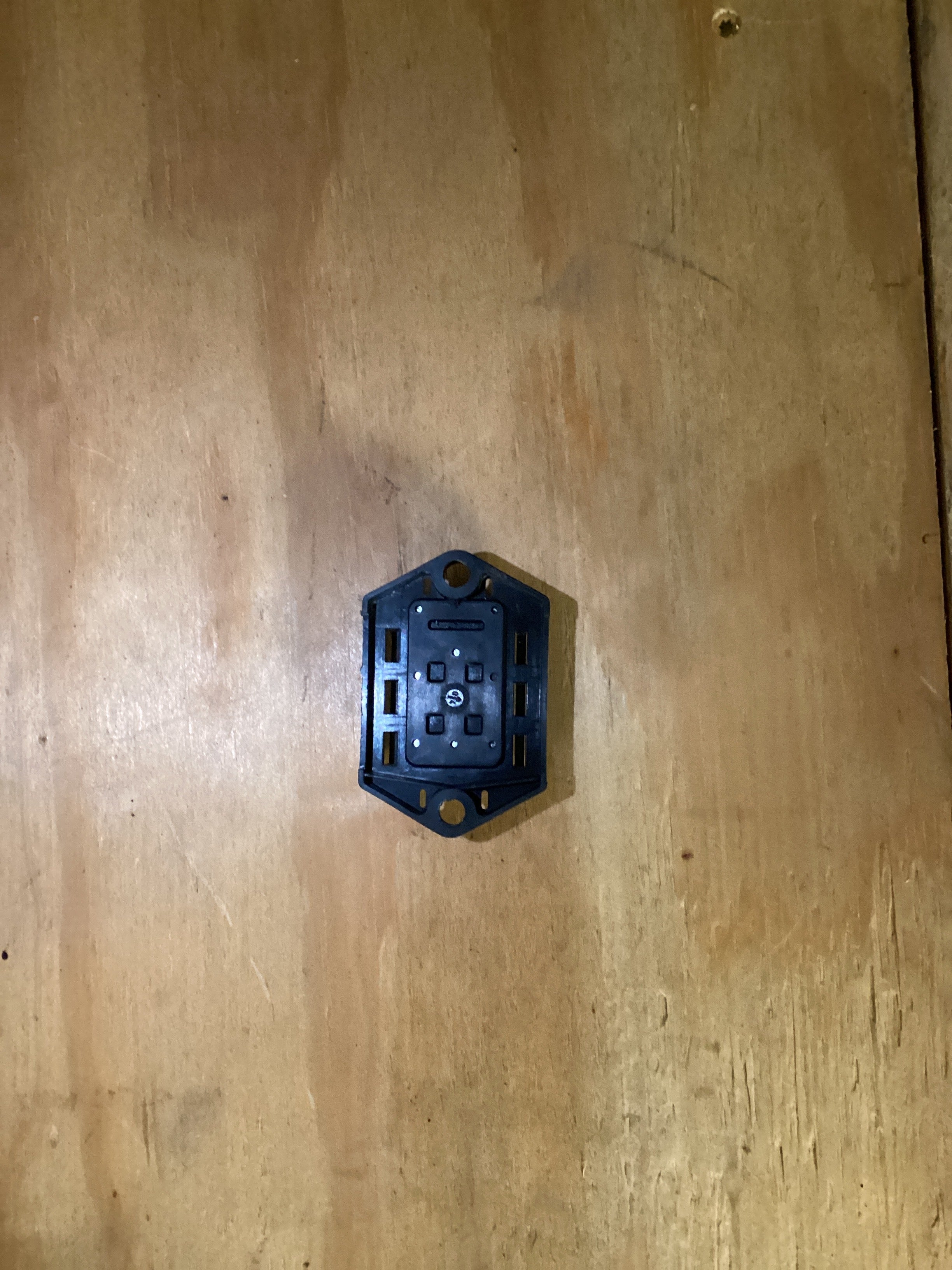 USED | TERMINAL JUNCTION BLOCK - DATALINK, 6-POSITION, MP150 FREIGHTLINER | SKU1,291