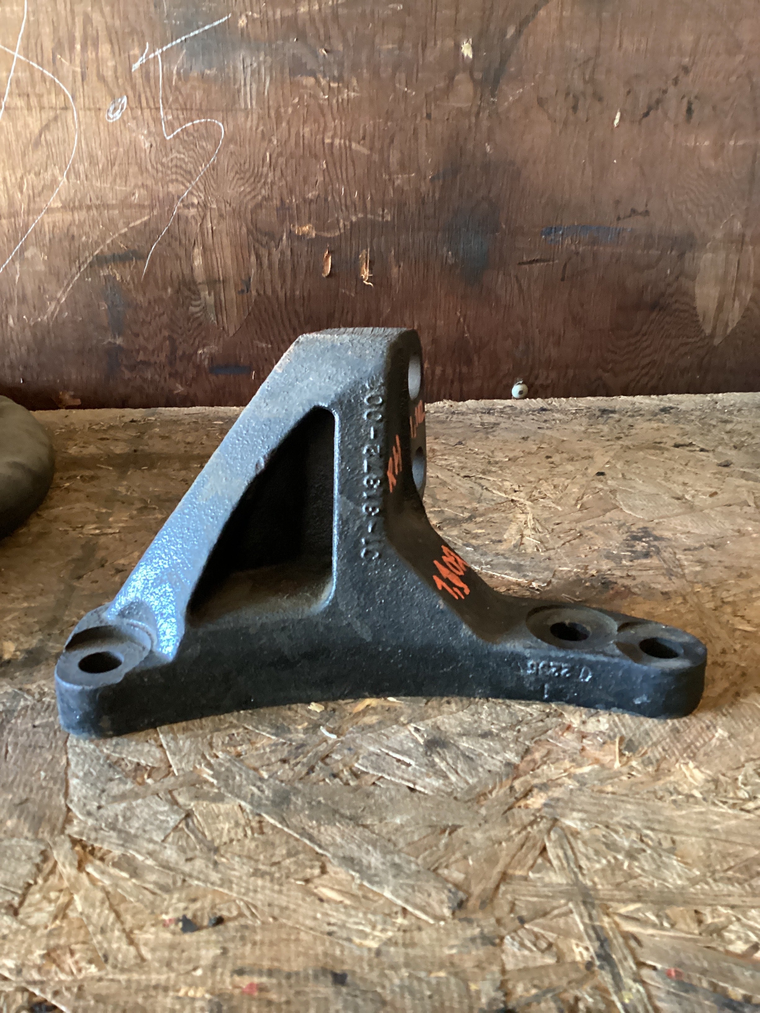 USED | REAR ENGINE MOUNT RHS DETROIT DD15 | SKU1,102