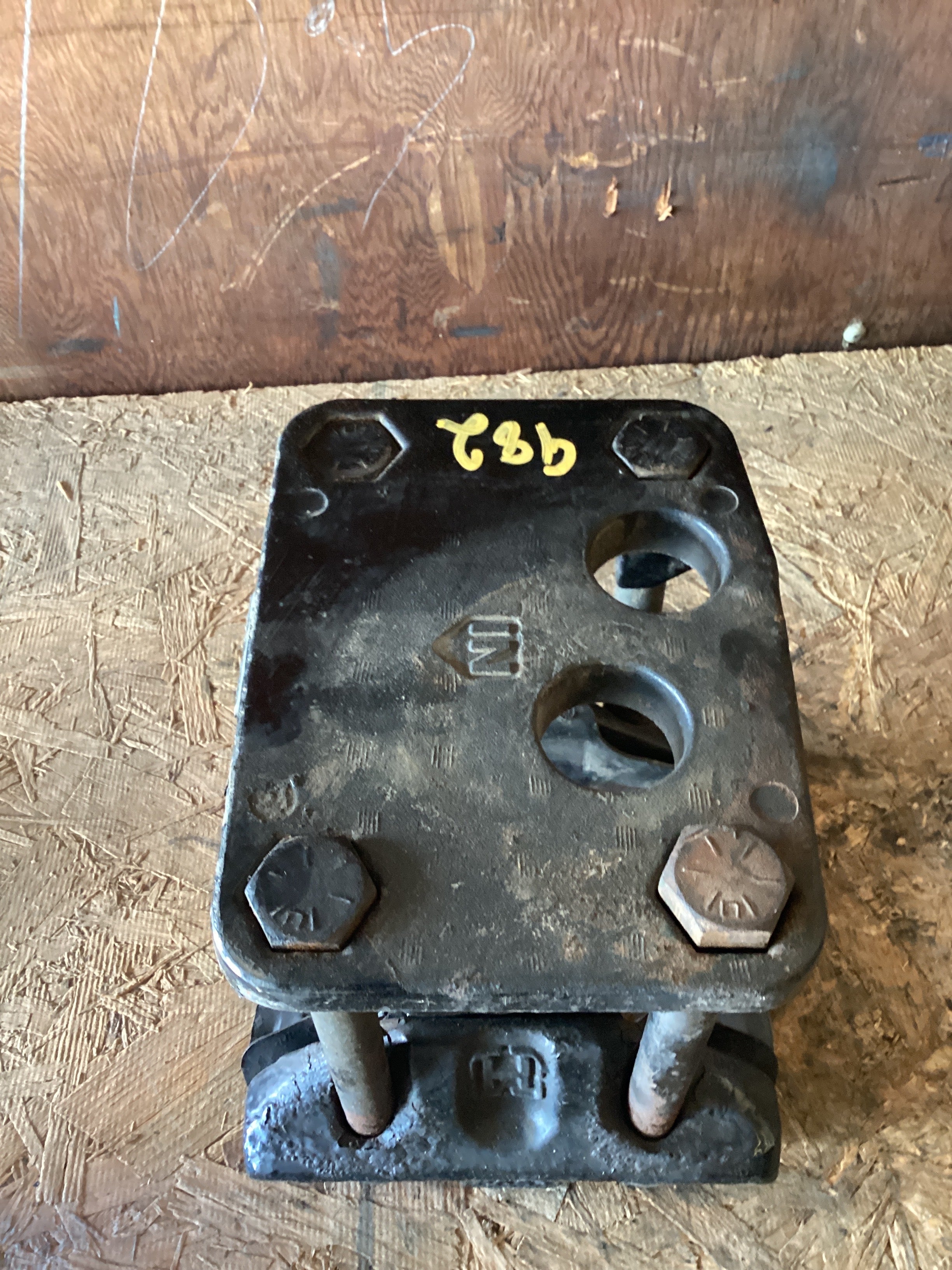 USED | REAR SUSPENSION BRACKET ASSY FREIGHTLINER | SKU982