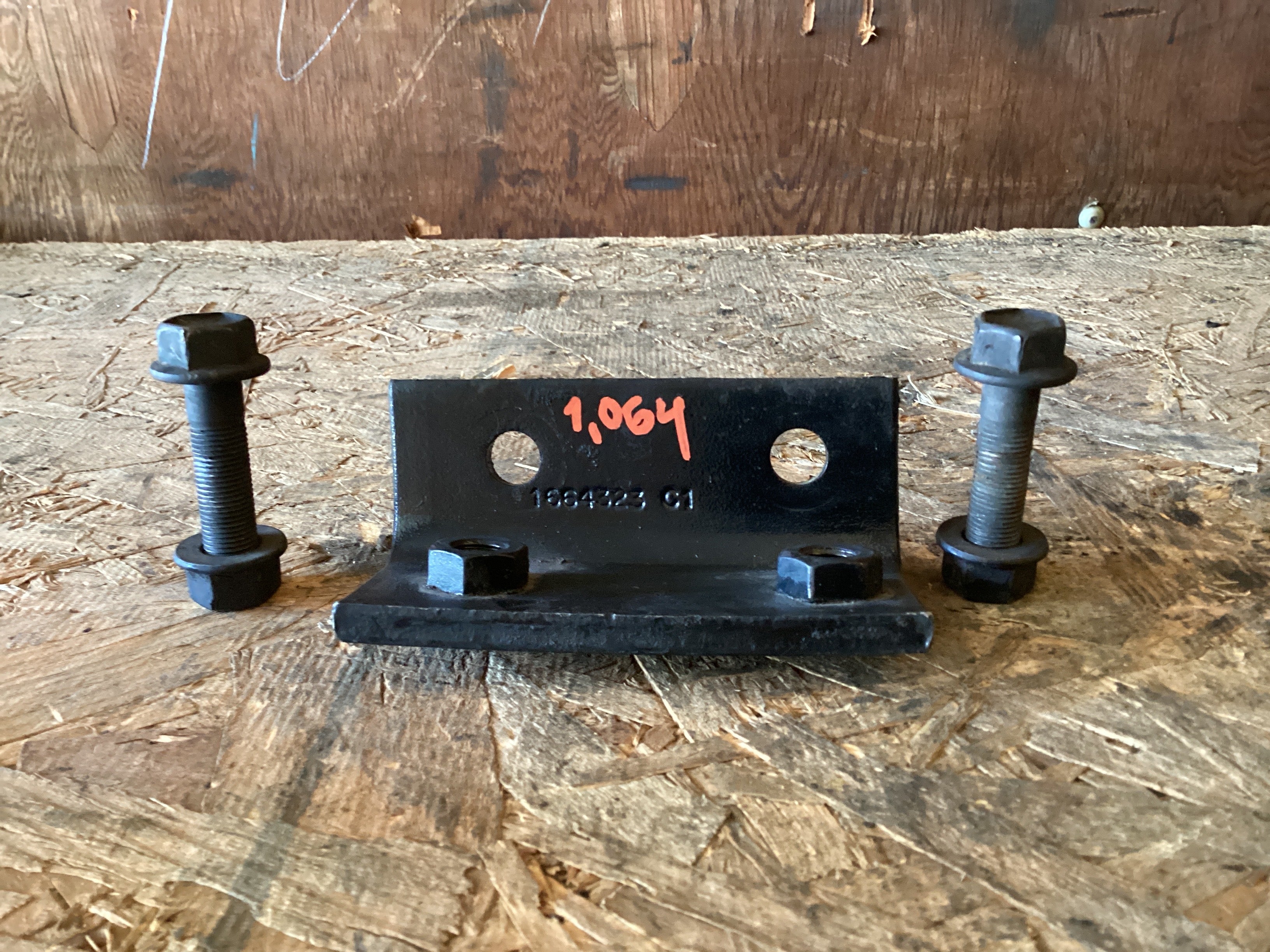 USED | FRONT BUMPER LHS BRACKET WITH BOLTS INTERNATIONAL | SKU1,064