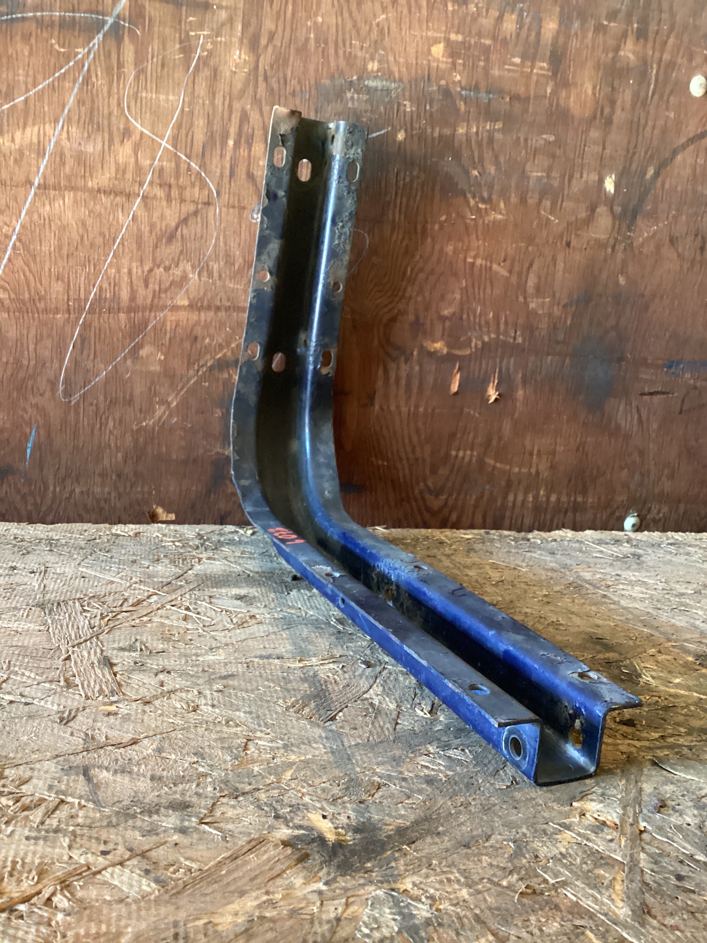 USED | AIR TANK ANGLE BRACKET | SKU1,073