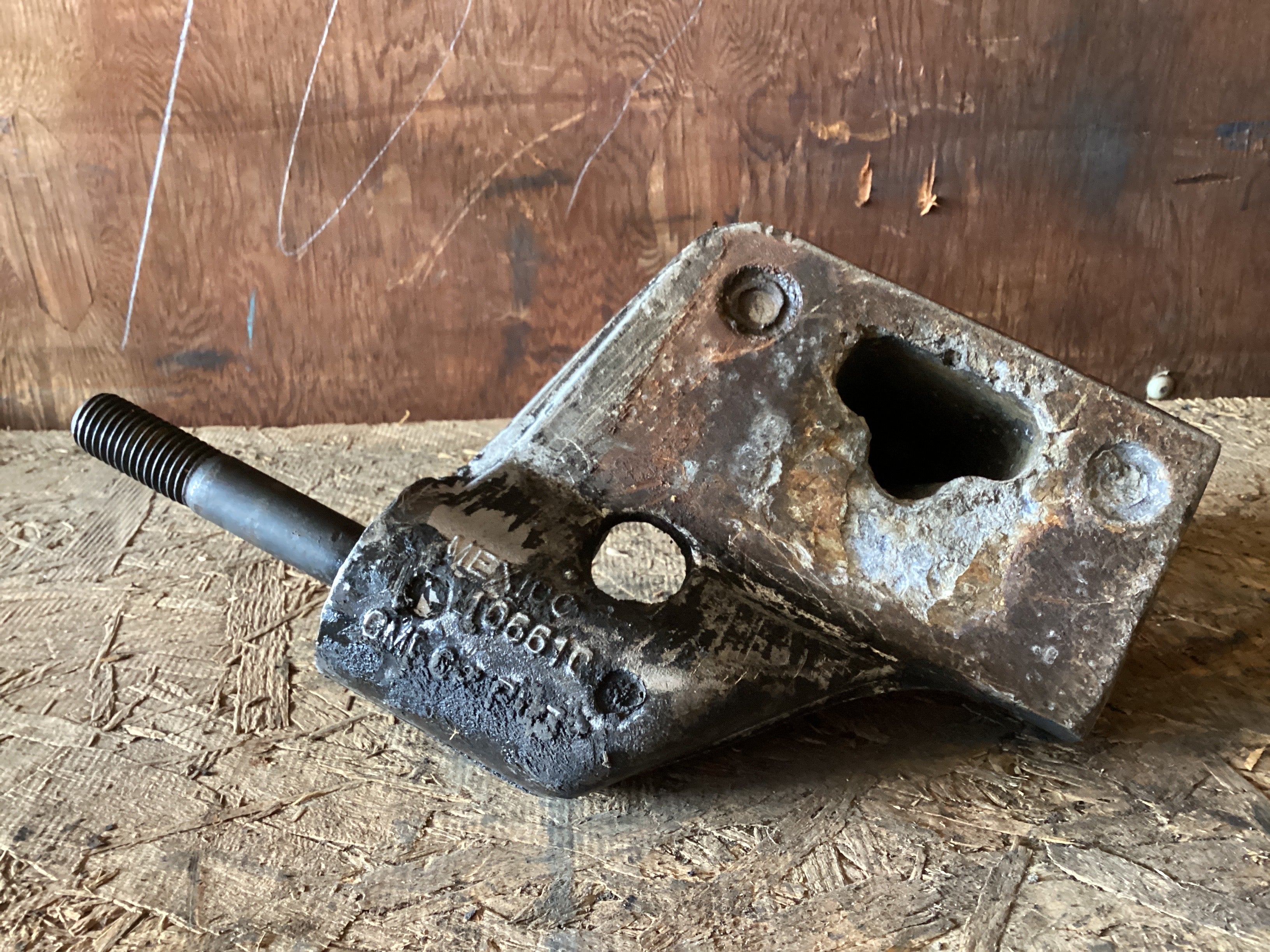 USED | FRONT SUSPENSION LEAF SPRING BUMP STOP WITH LOWER SHOCK MOUNT LHS FREIGHTLINER | SKU1,017