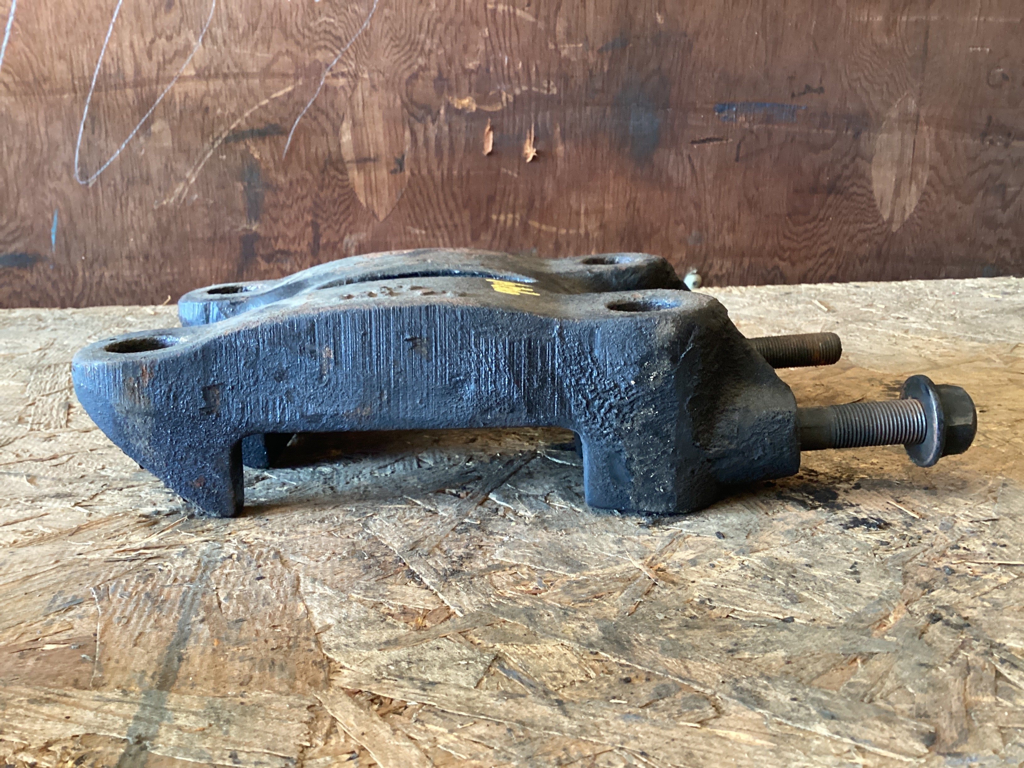 USED | REAR LEAF SPRING U BOLT PLATE BRACKET INTERNATIONAL | SKU994