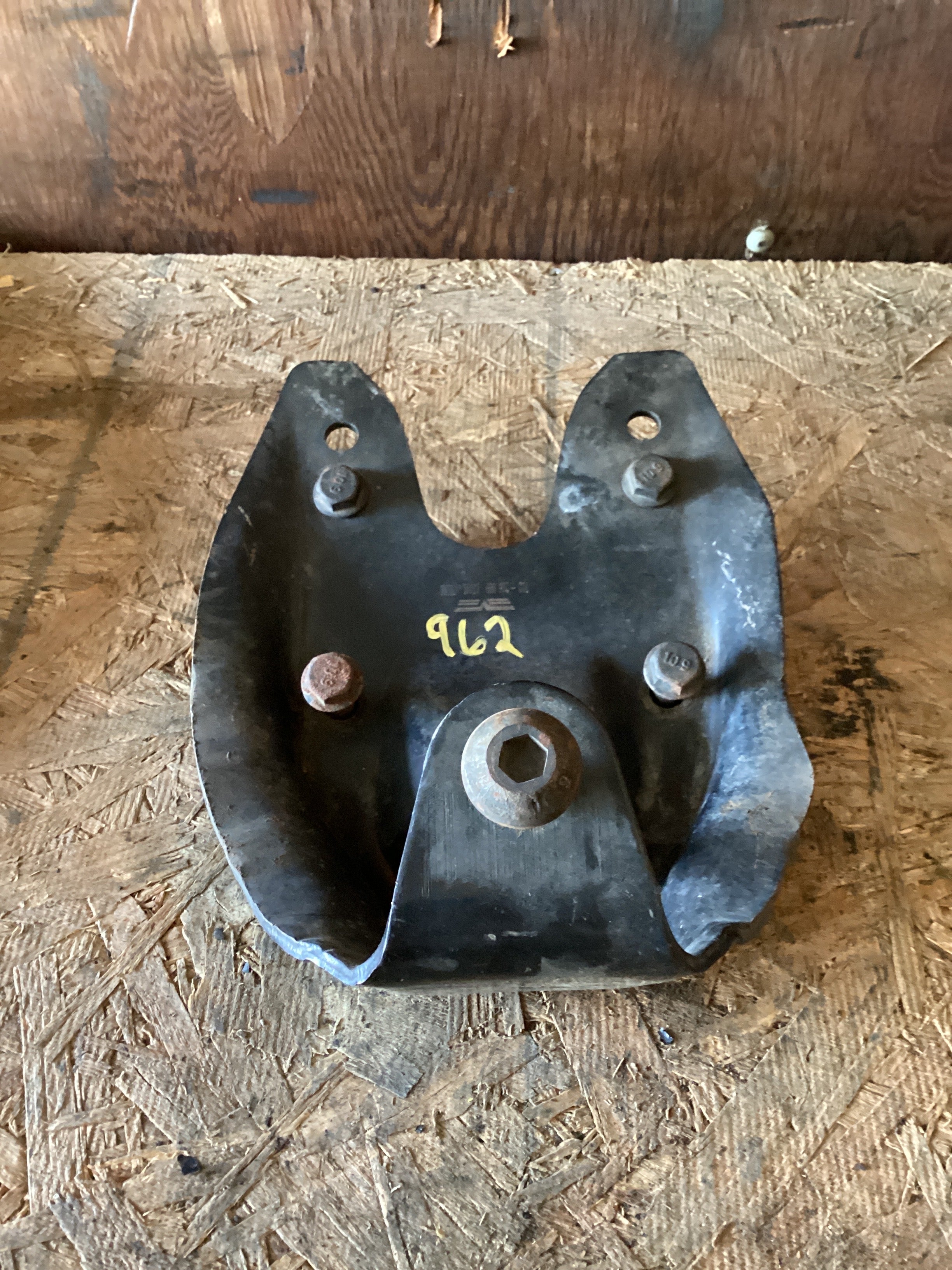 USED | REAR LEAF SPRING HANGER | SKU962