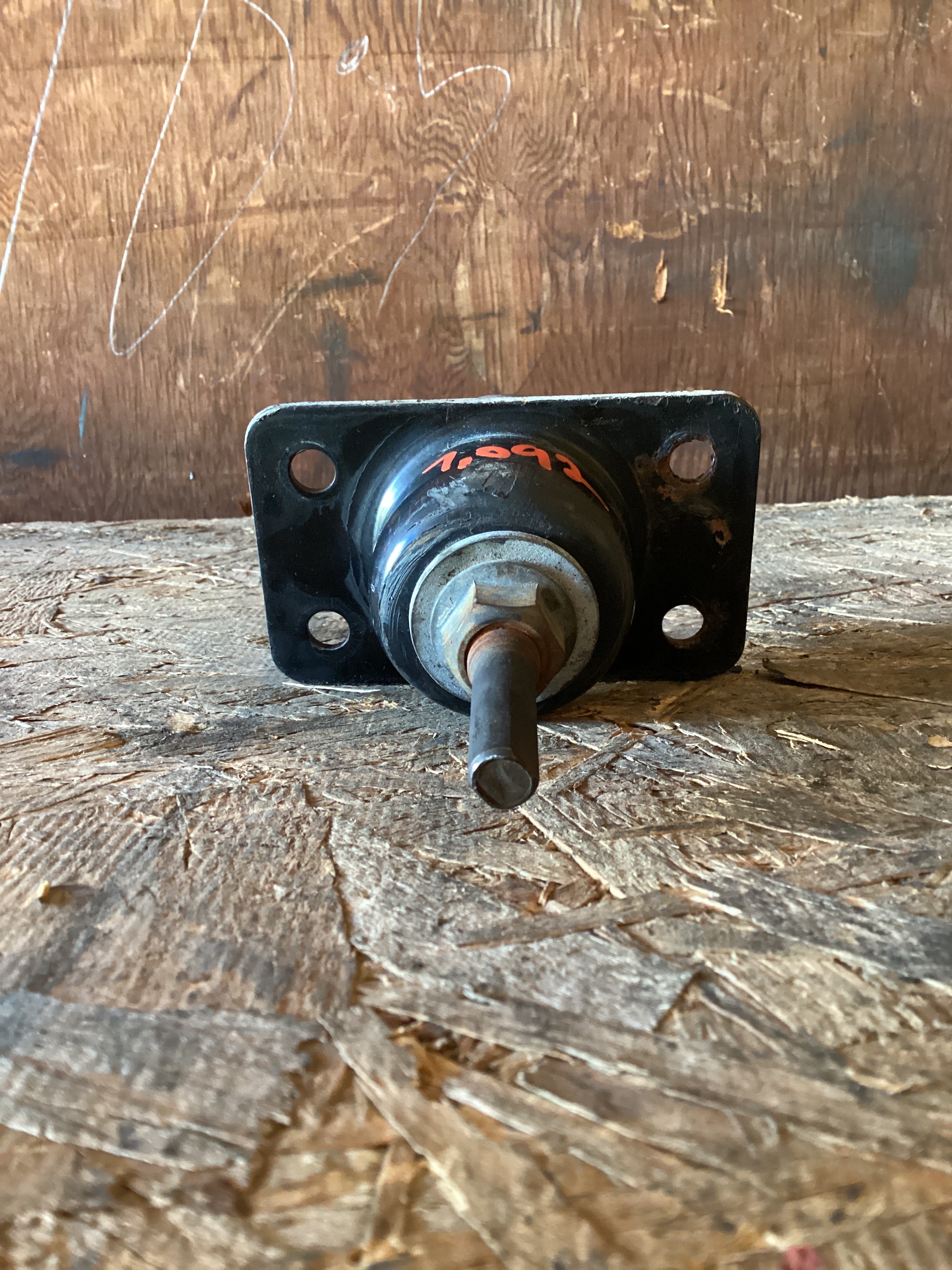 USED | HOOD LATCH UPPER VOLVO | SKU1,092