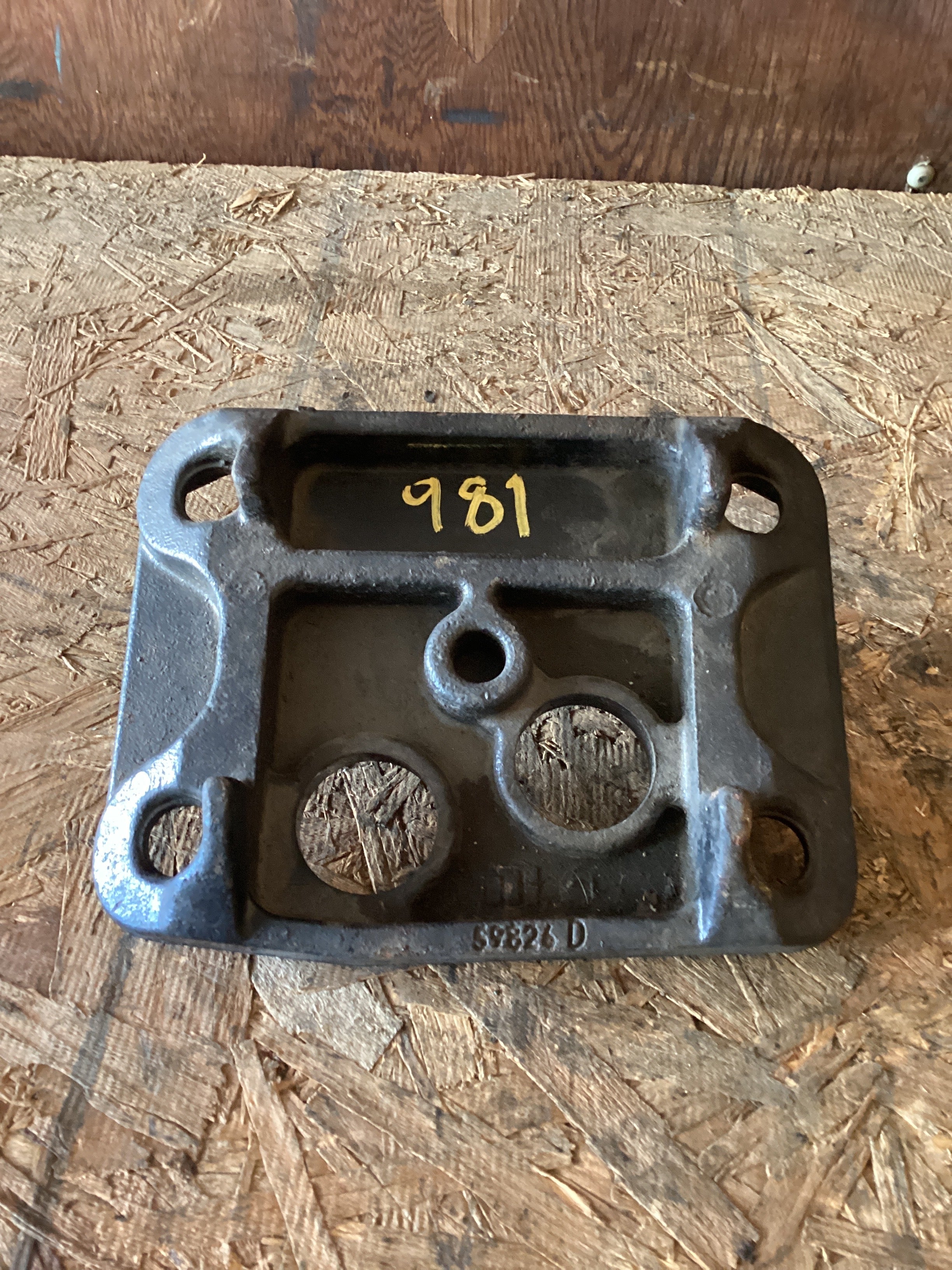 USED | REAR SUSPENSION BRACKET FREIGHTLINER | SKU981