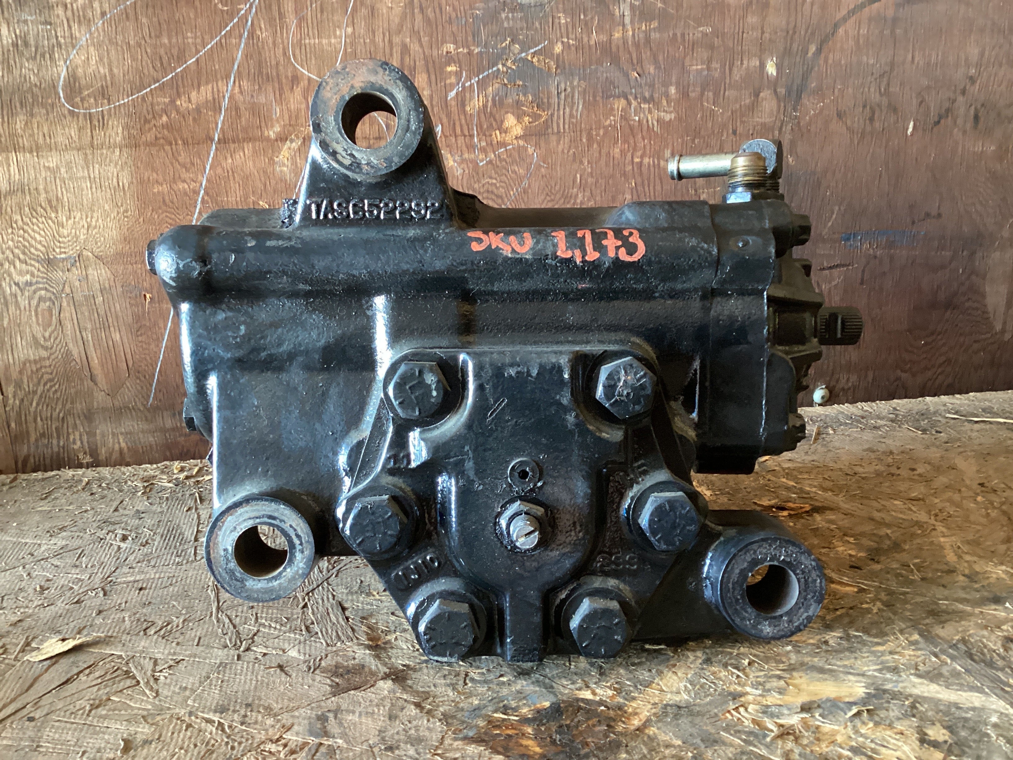 USED | POWER STEERING GEAR BOX PETERBILT | SKU1,173