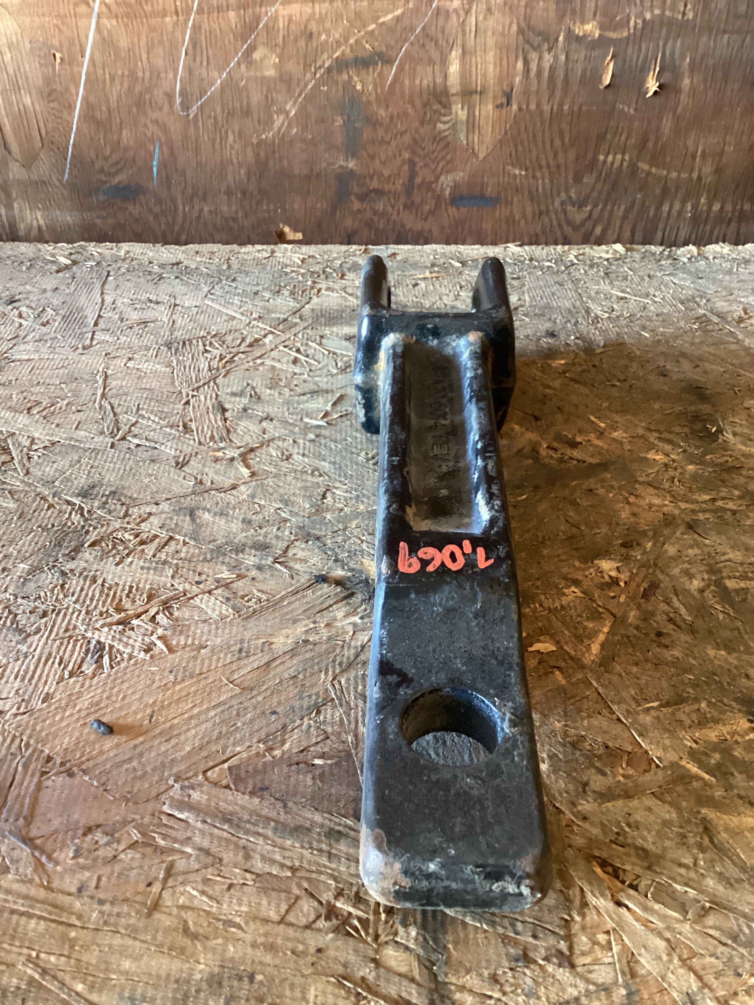 USED | FRONT TOW HOOK BRACKET KENWORTH | SKU1,069