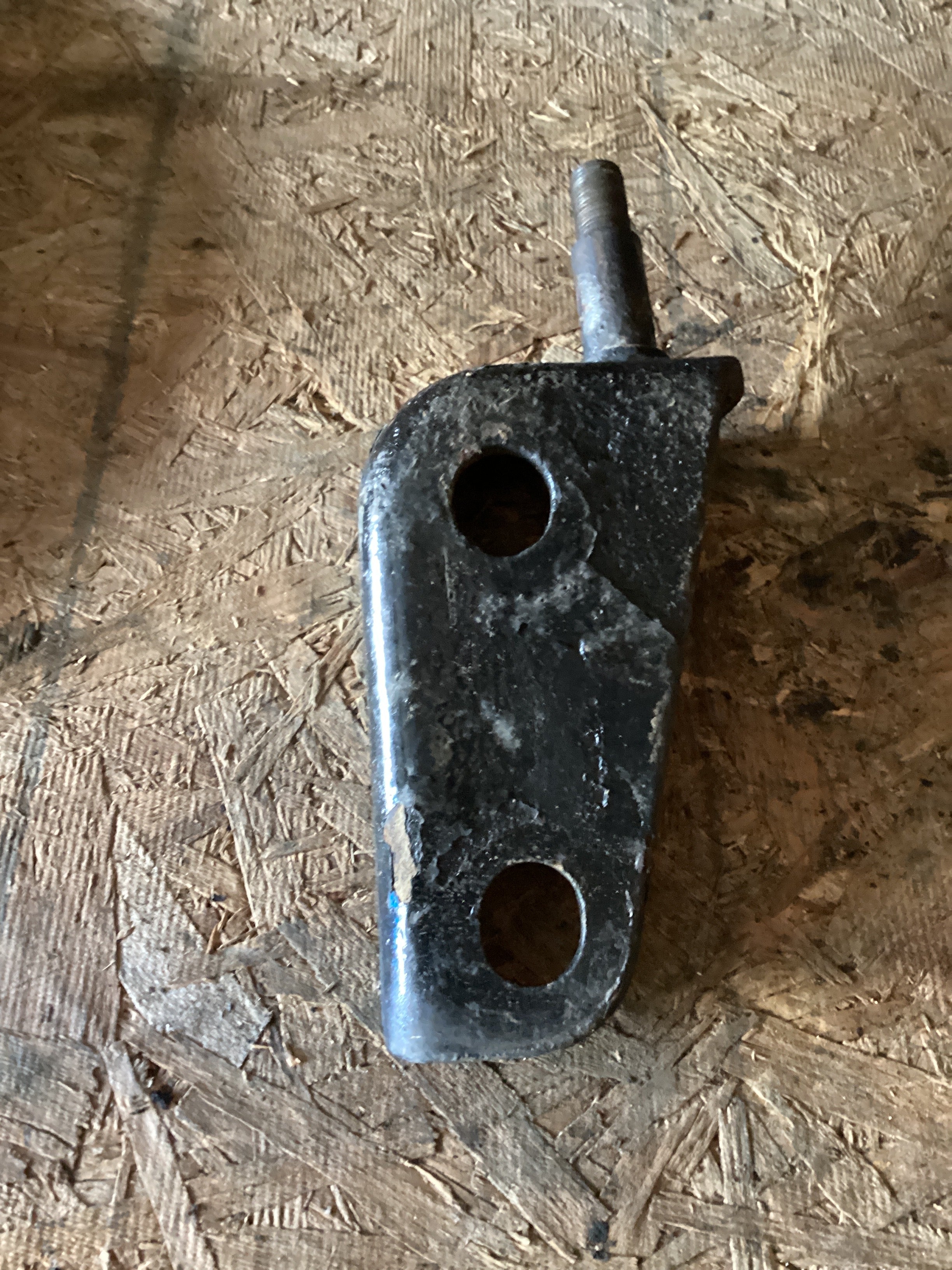 USED | FRONT LOWER SHOCK MOUNTING BRACKET RHS | SKU944