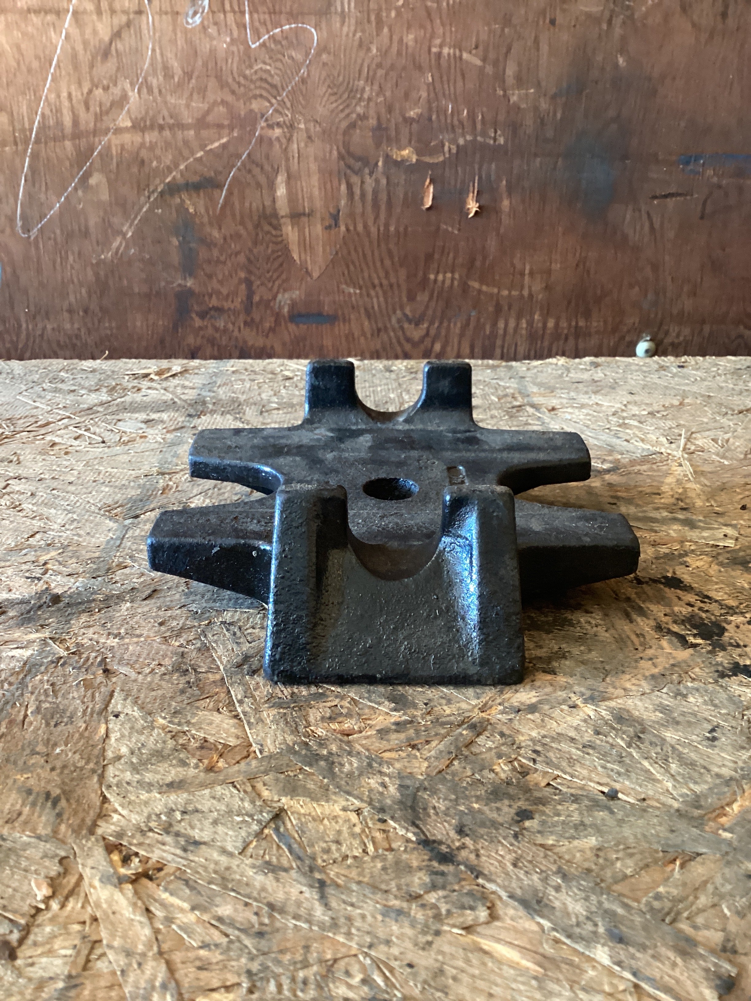 USED | REAR LEAF SPRING U BOLT AXLE SEAT PLATE BRACKET FREIGHTLINER | SKU996